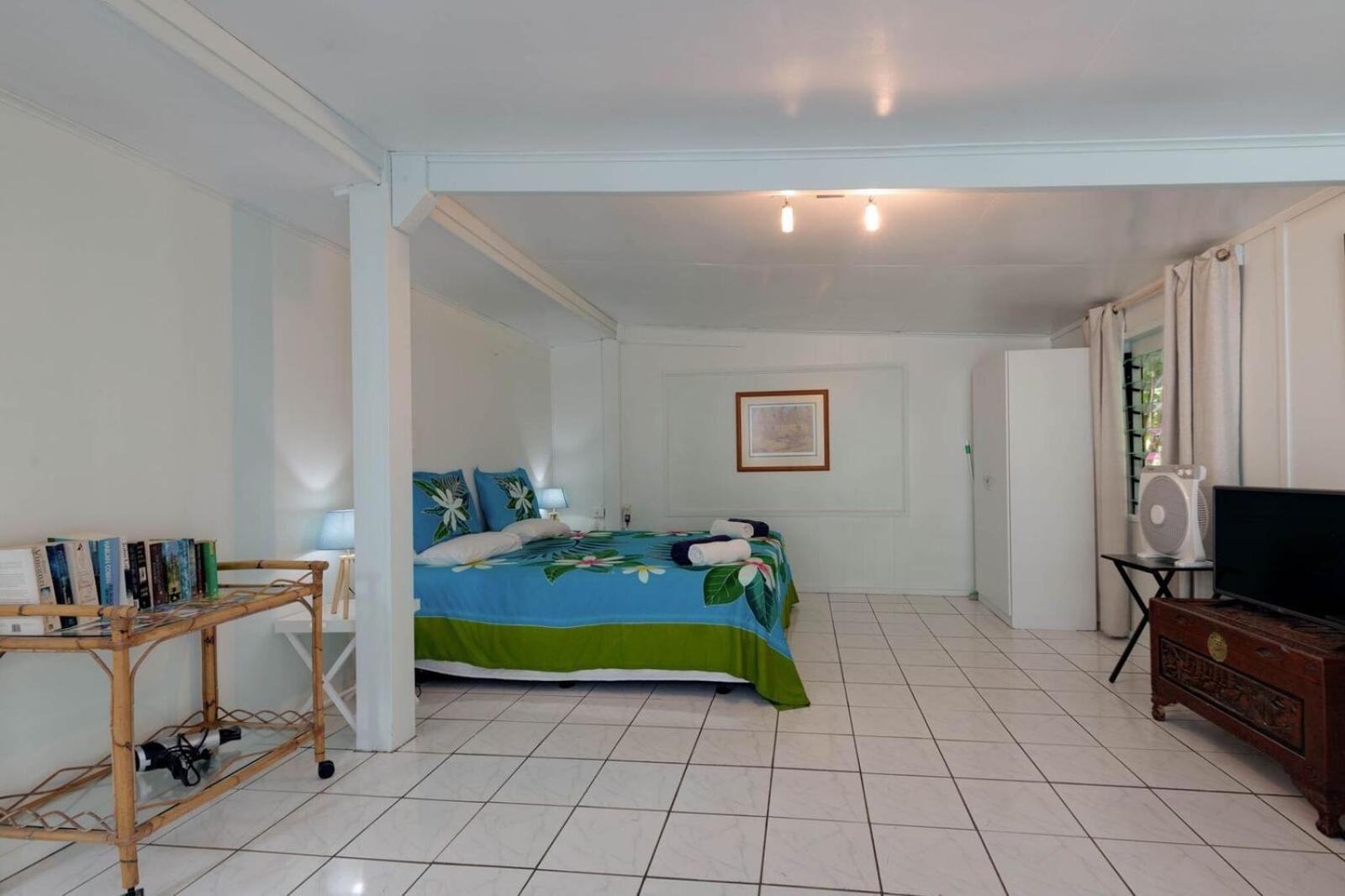 Vaka Beach Cottage with AC Unlimited Wifi