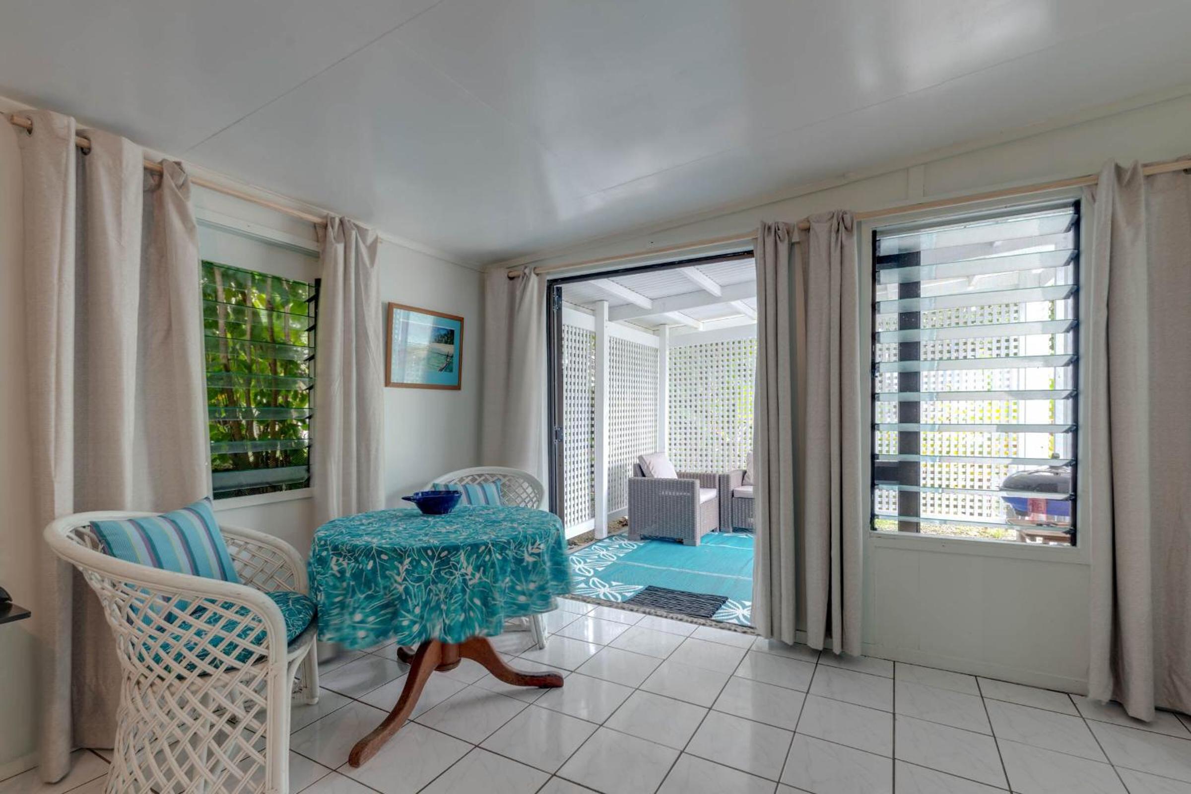 Vaka Beach Cottage with AC Unlimited Wifi