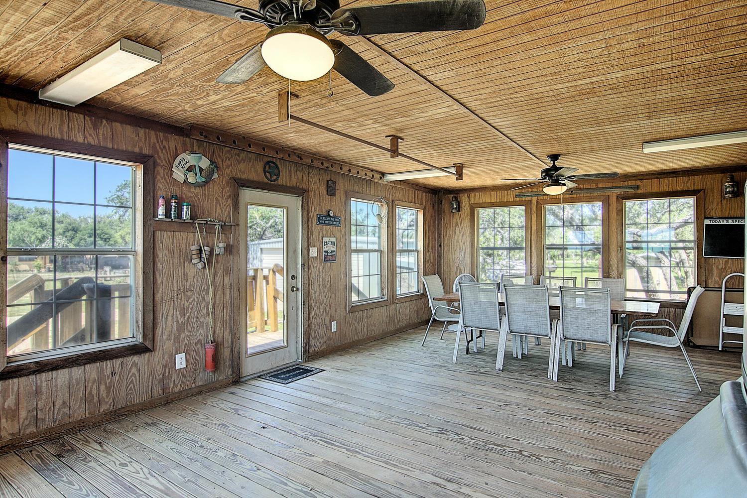 Fantasy Oaks Lodge