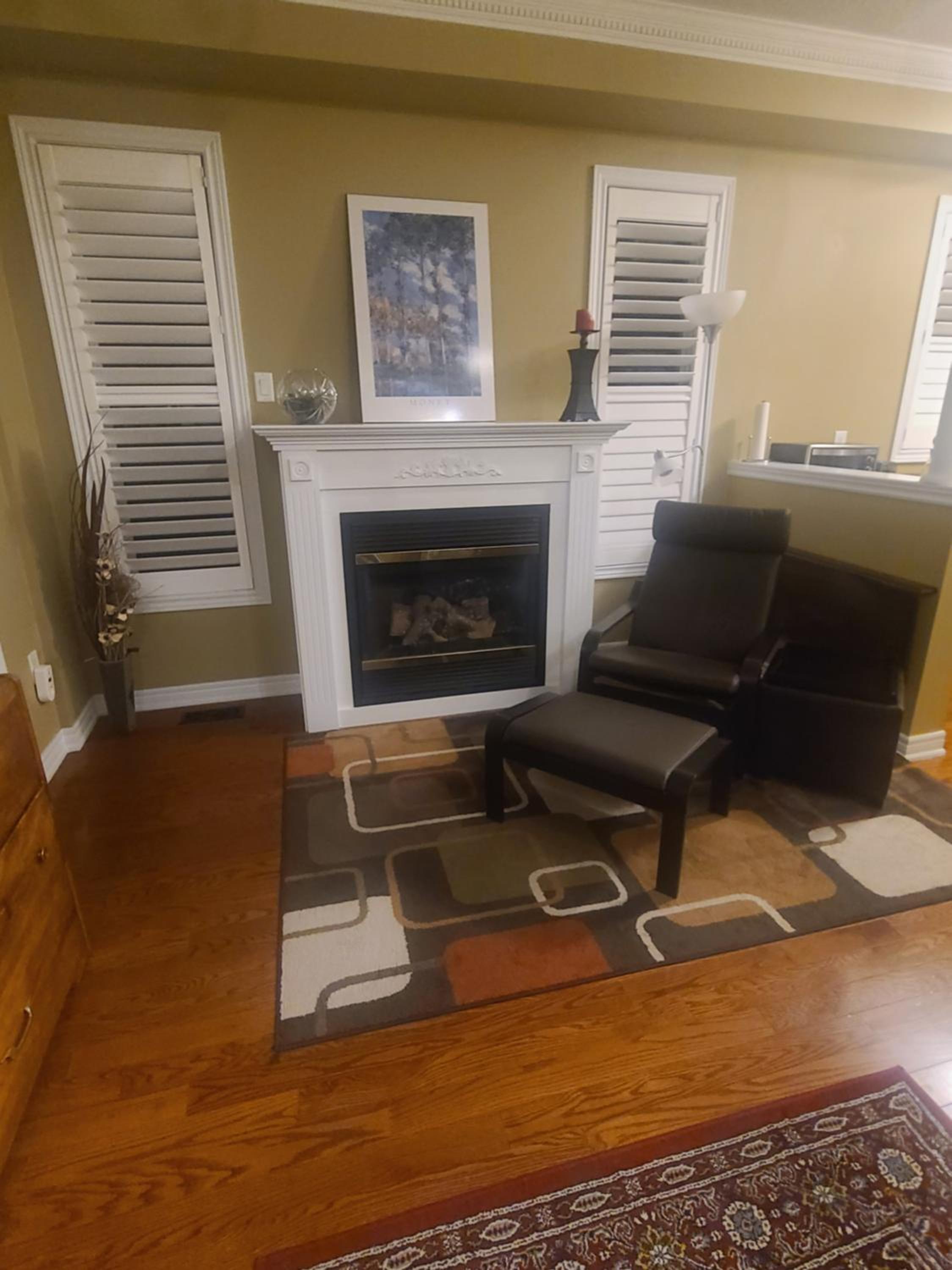 ABOVE Ground 1 Bedroom Suite in a House