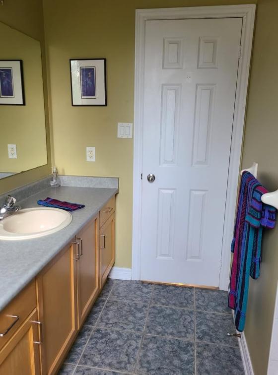 ABOVE Ground 1 Bedroom Suite in a House
