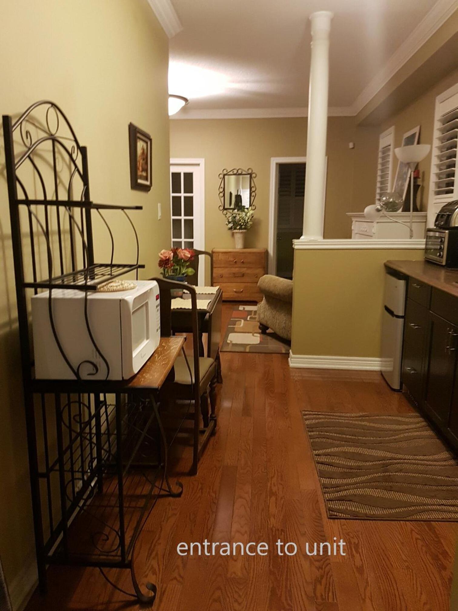 ABOVE Ground 1 Bedroom Suite in a House