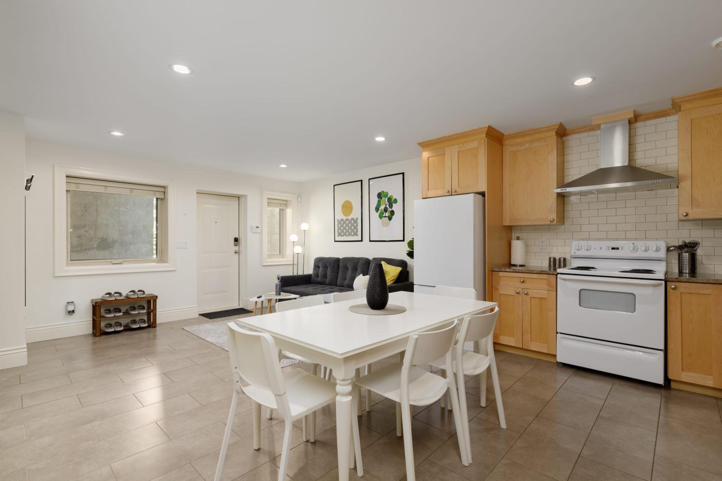 2 Br basement suite Melbourne Av
