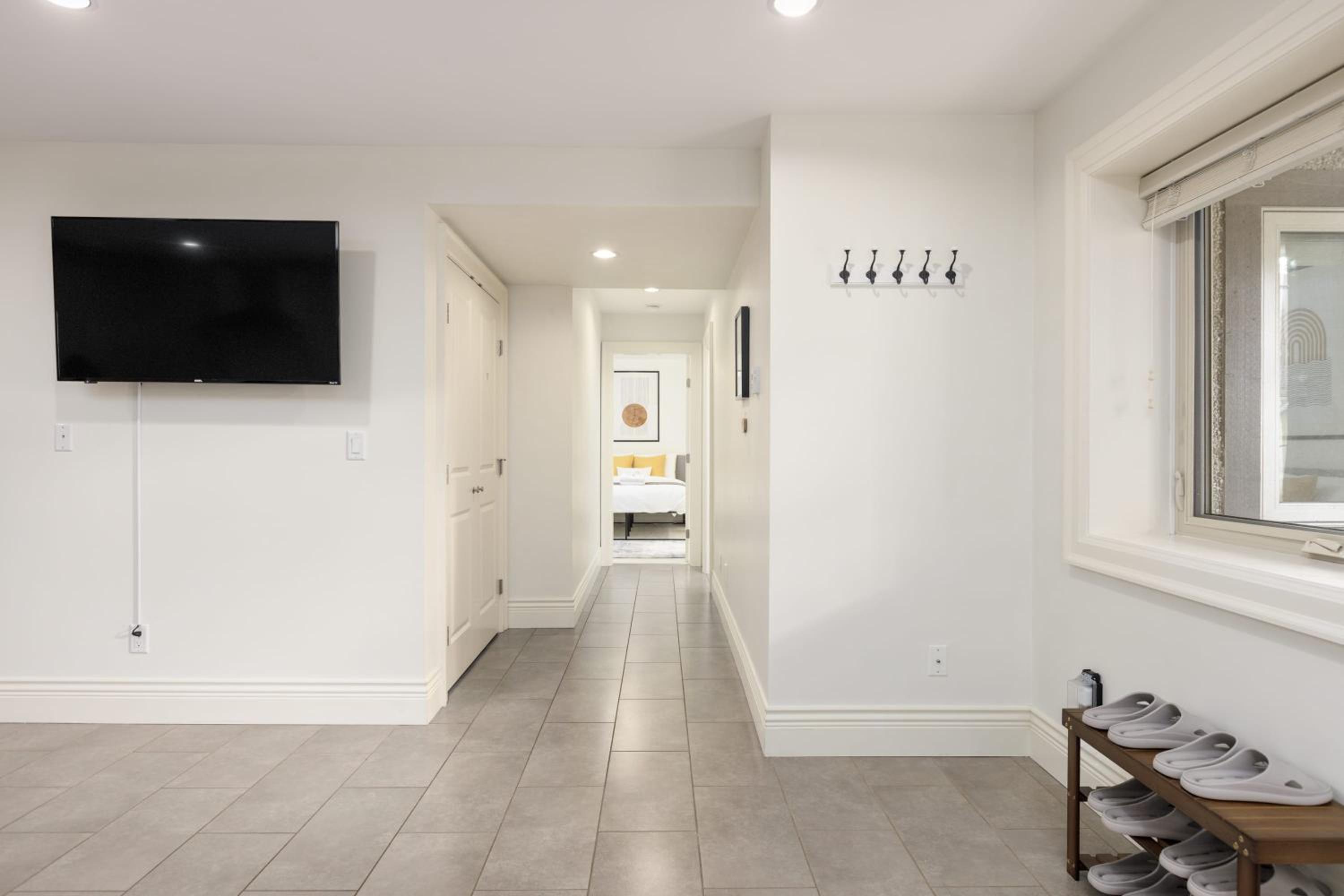 2 Br basement suite Melbourne Av