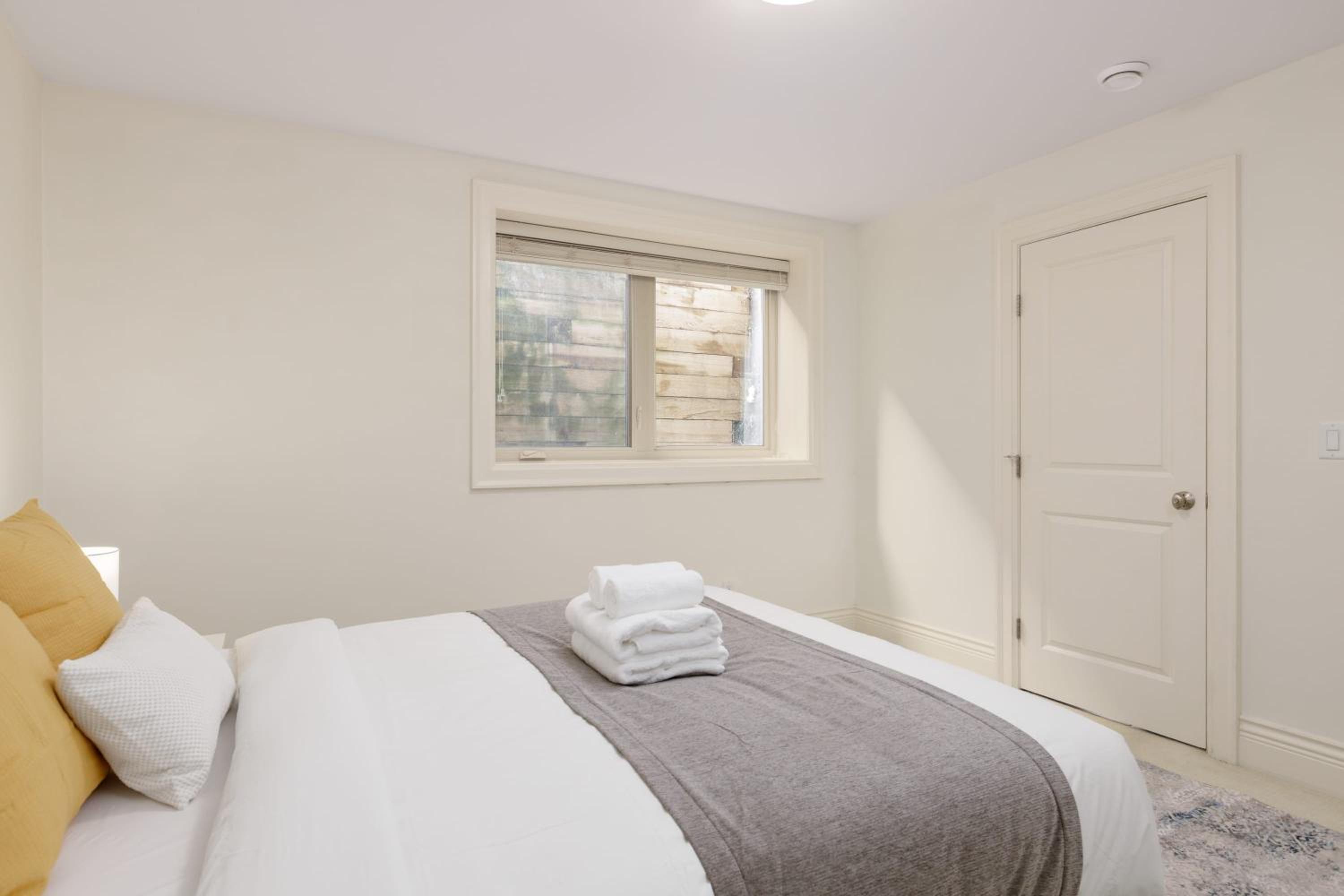 2 Br basement suite Melbourne Av