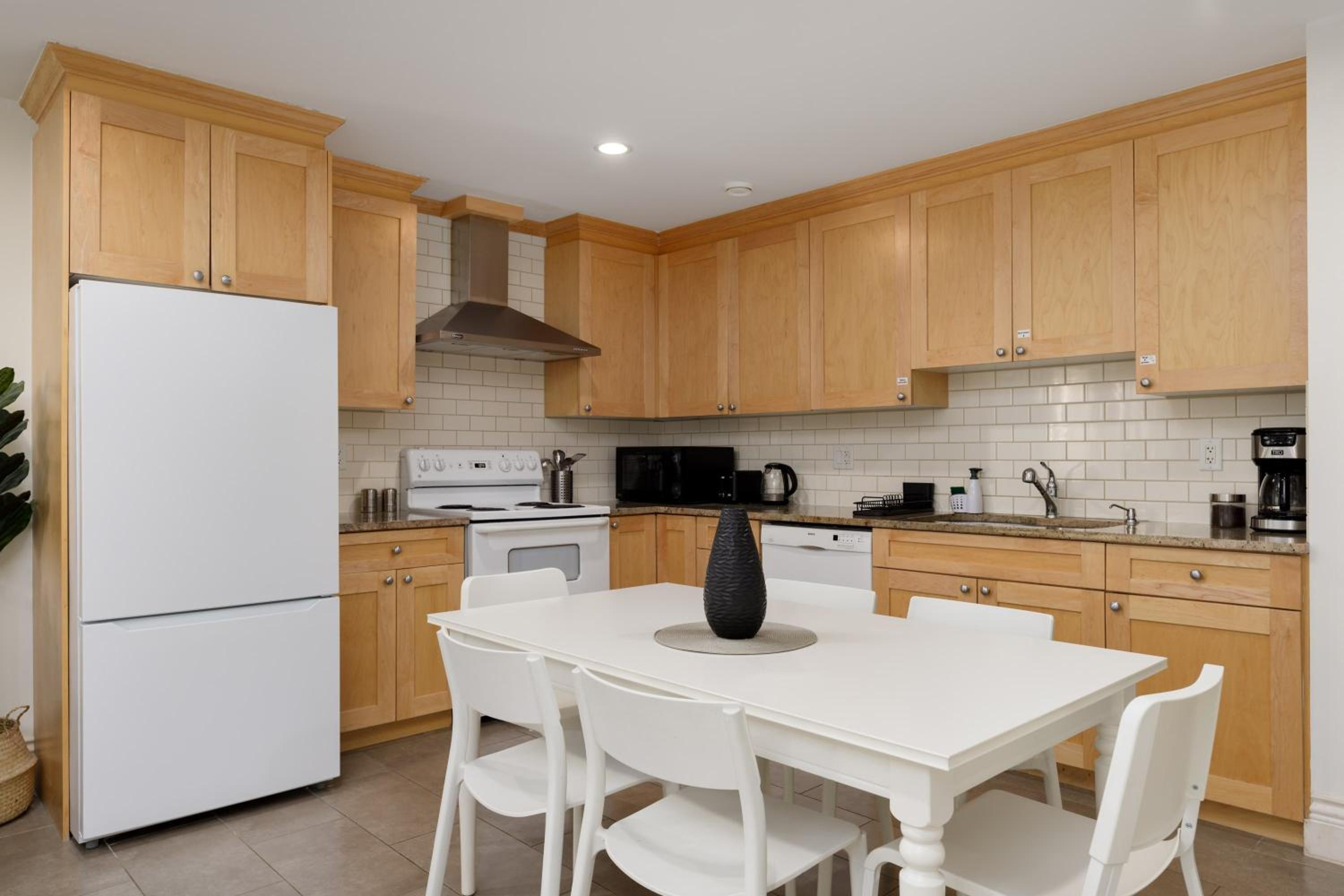 2 Br basement suite Melbourne Av