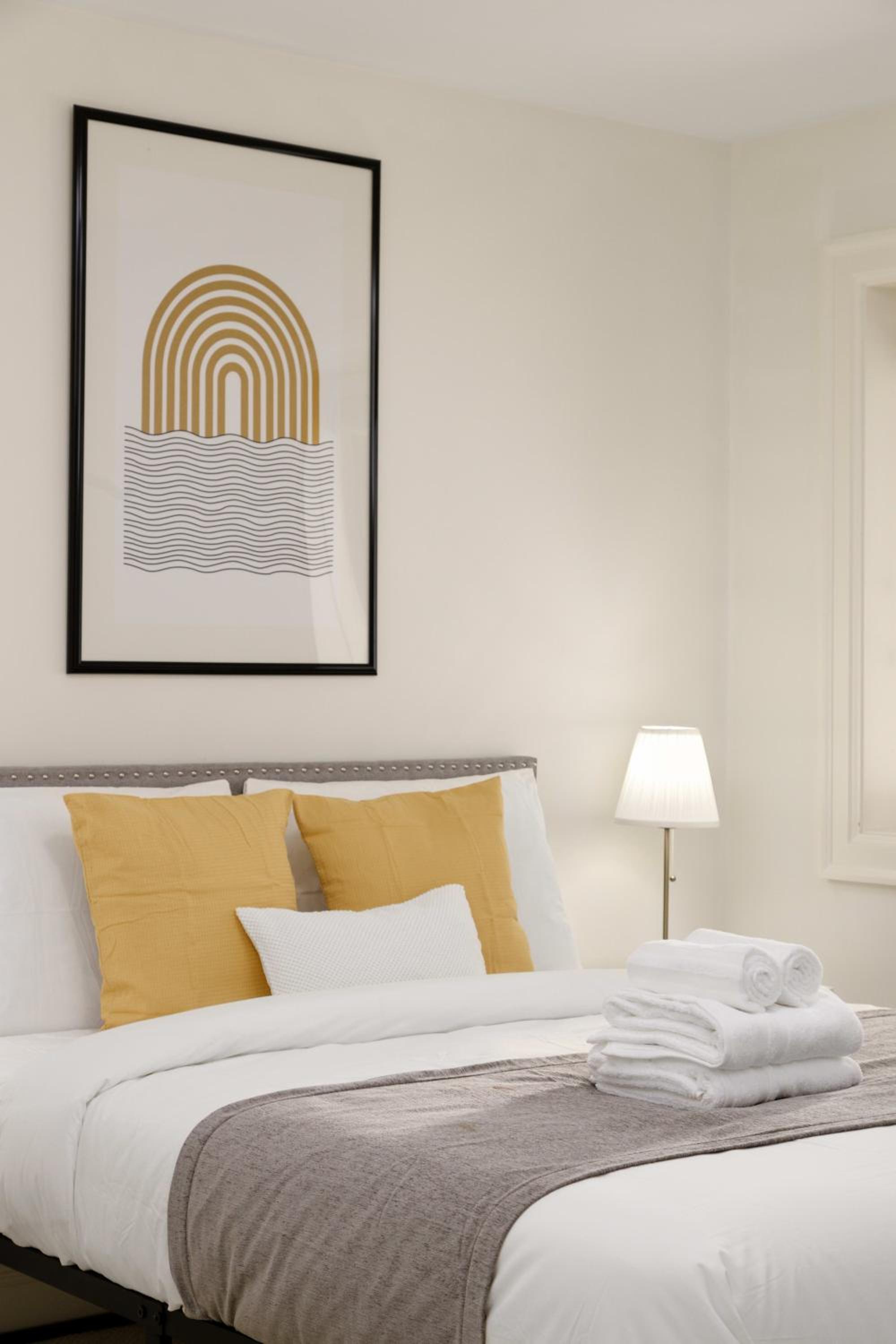 2 Br basement suite Melbourne Av