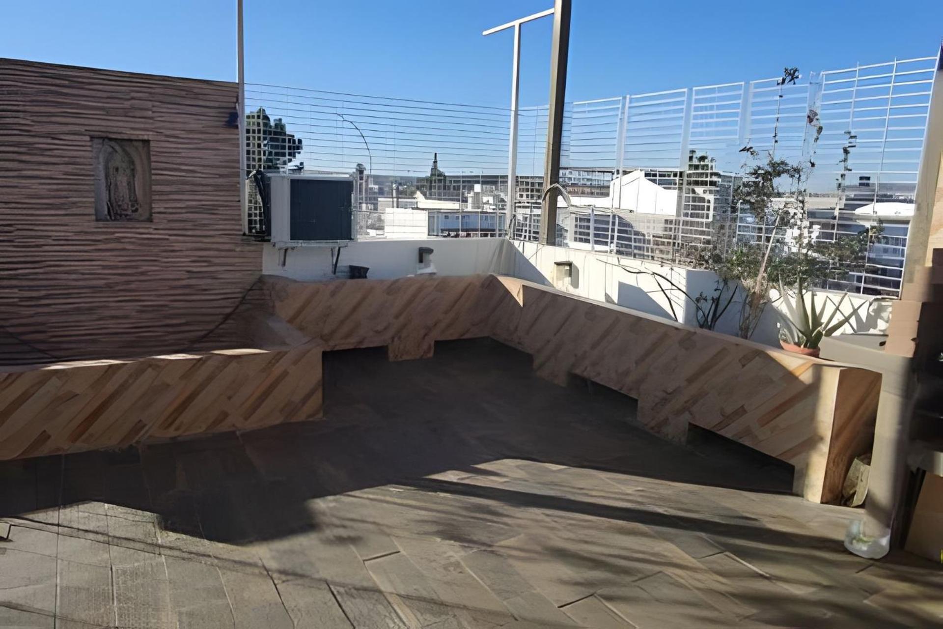 Departamento con vista a la ciudad, Consulado cerca