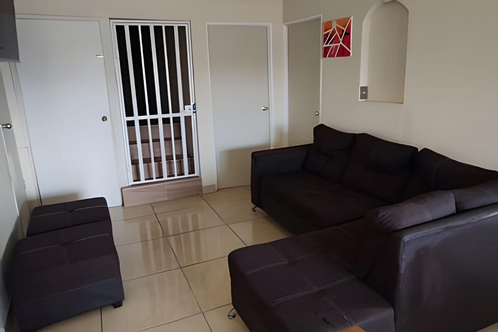 Departamento con vista a la ciudad, Consulado cerca