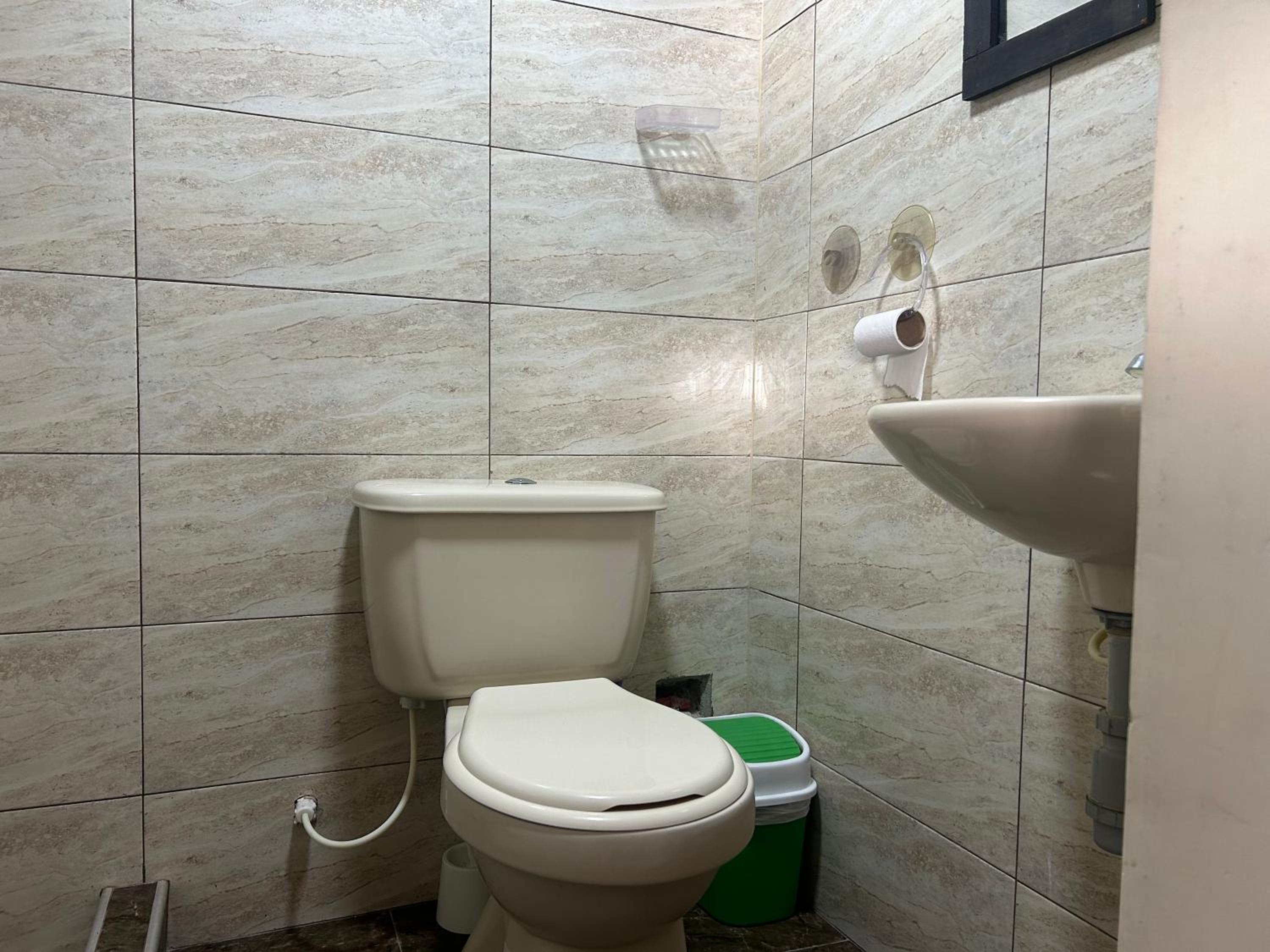 Chambre Sérénité avec Salle de Bain Privée Proche de l'Aéroport