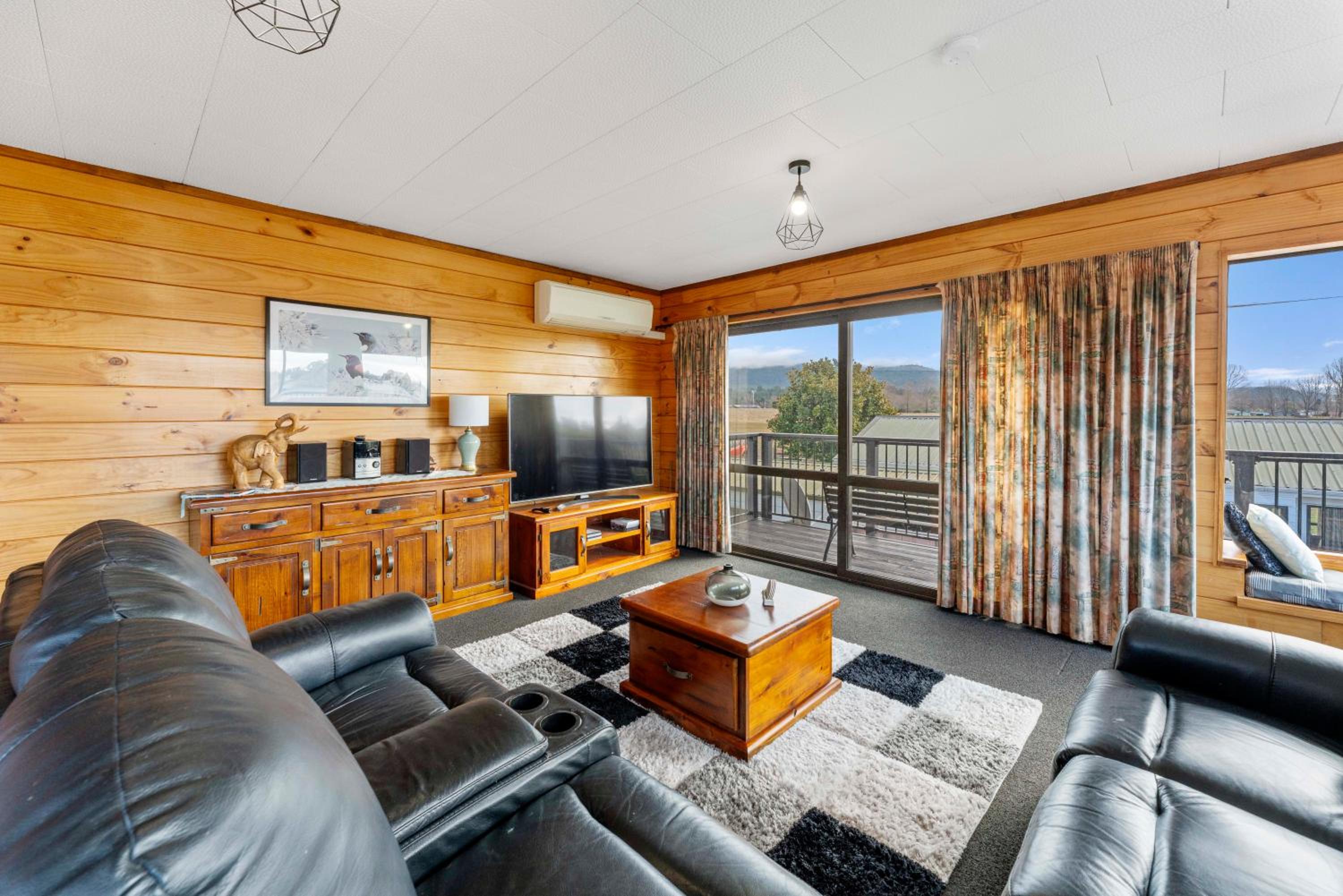 Riverside Haven - Turangi Holiday Home