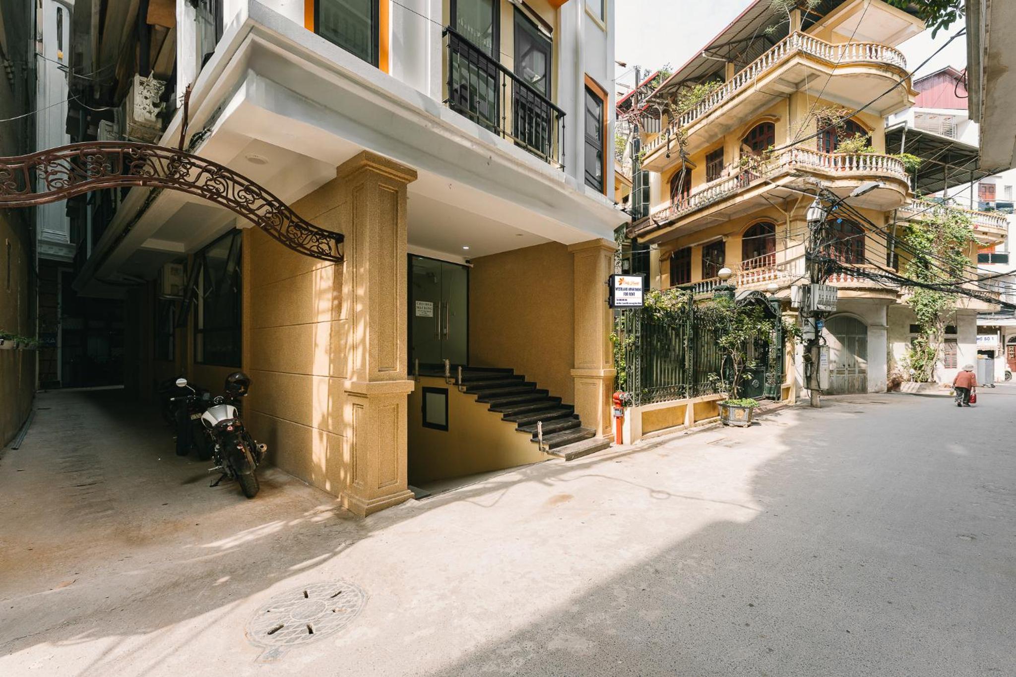 Khách sạn Hồ Tây