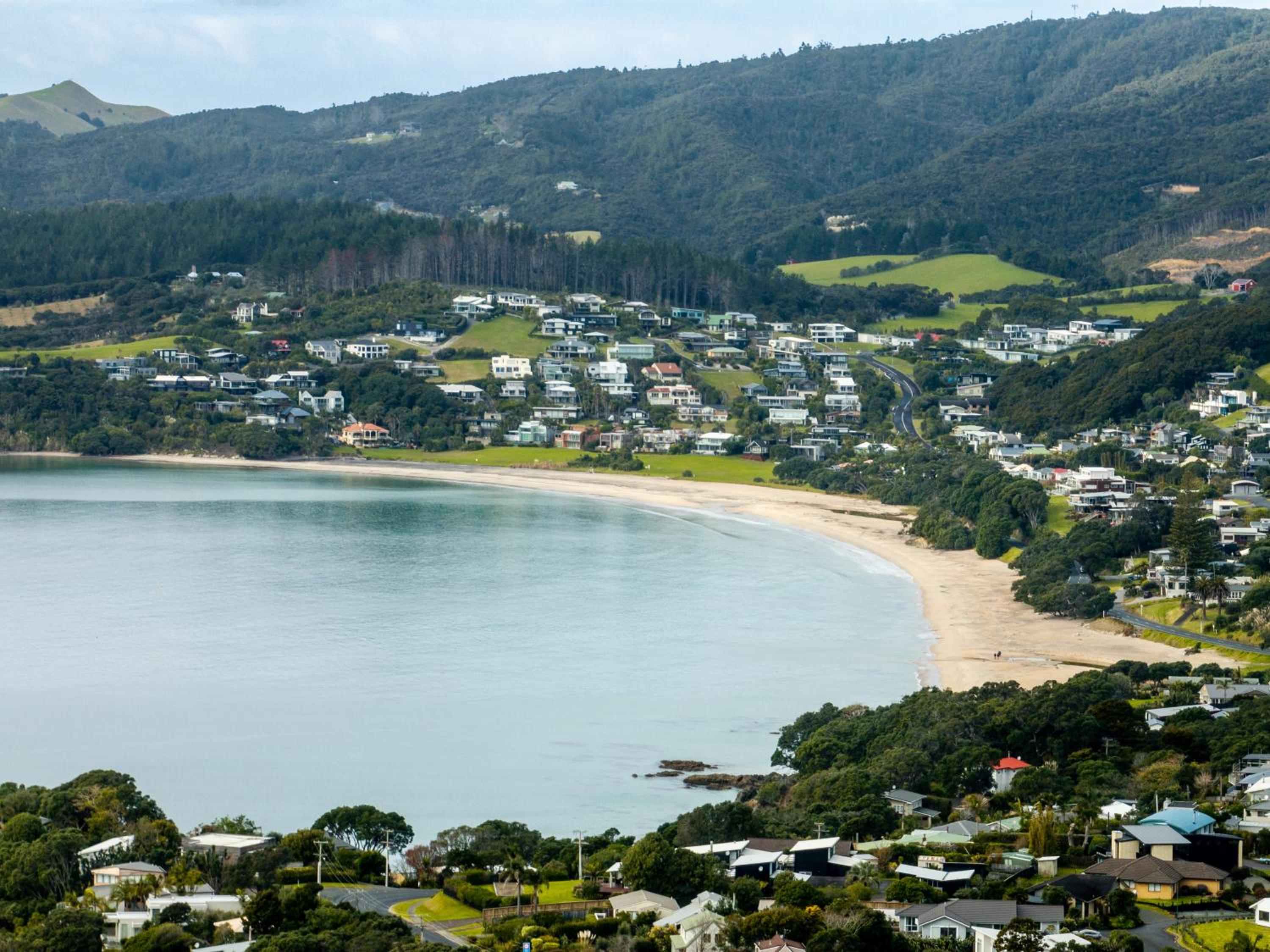 Slice of Paradise - Waipu Cove Holiday Home view 3