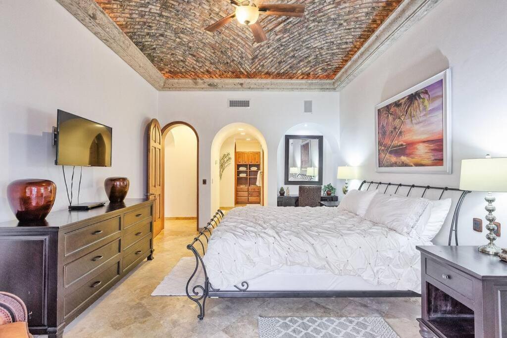 Luxury Ocean View Villa on Sandy Beach
