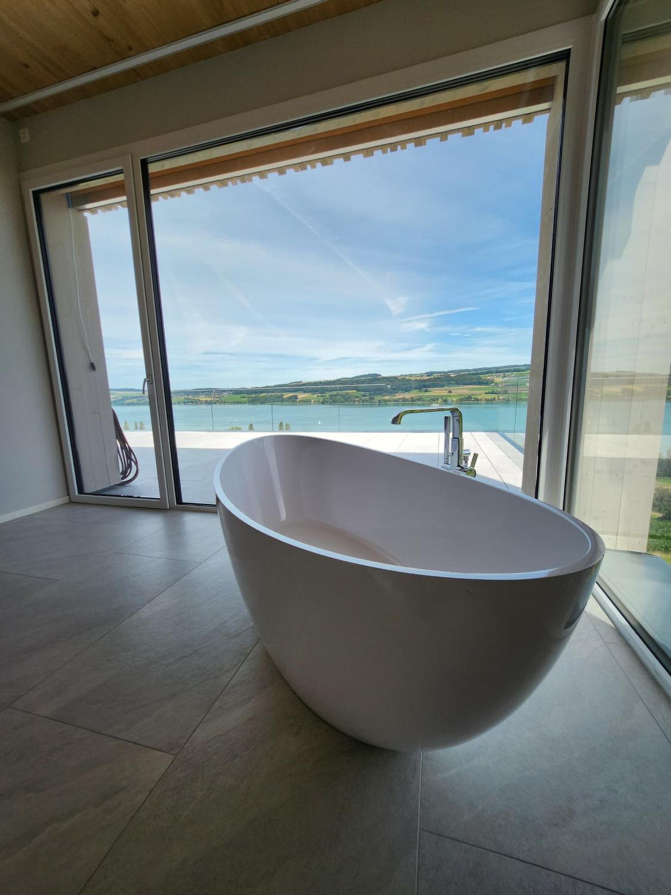 Lakeview Guest Rooms with huge rooftop terrace