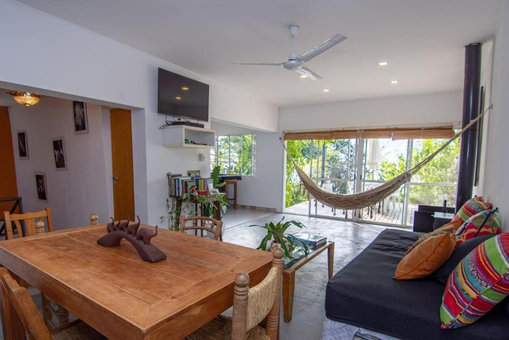 Hermosa casa, terraza al río, Jacuzzi climatizado