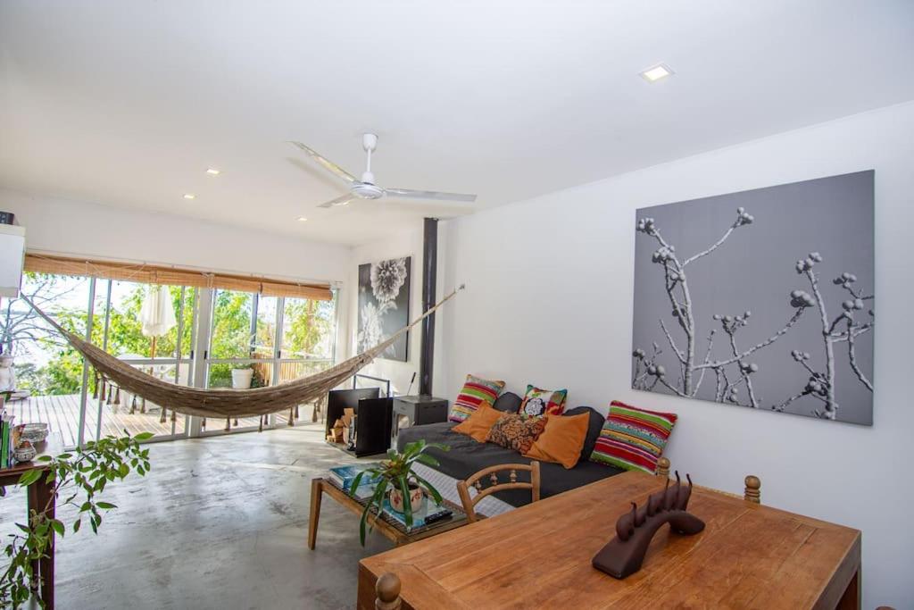 Hermosa casa, terraza al río, Jacuzzi climatizado