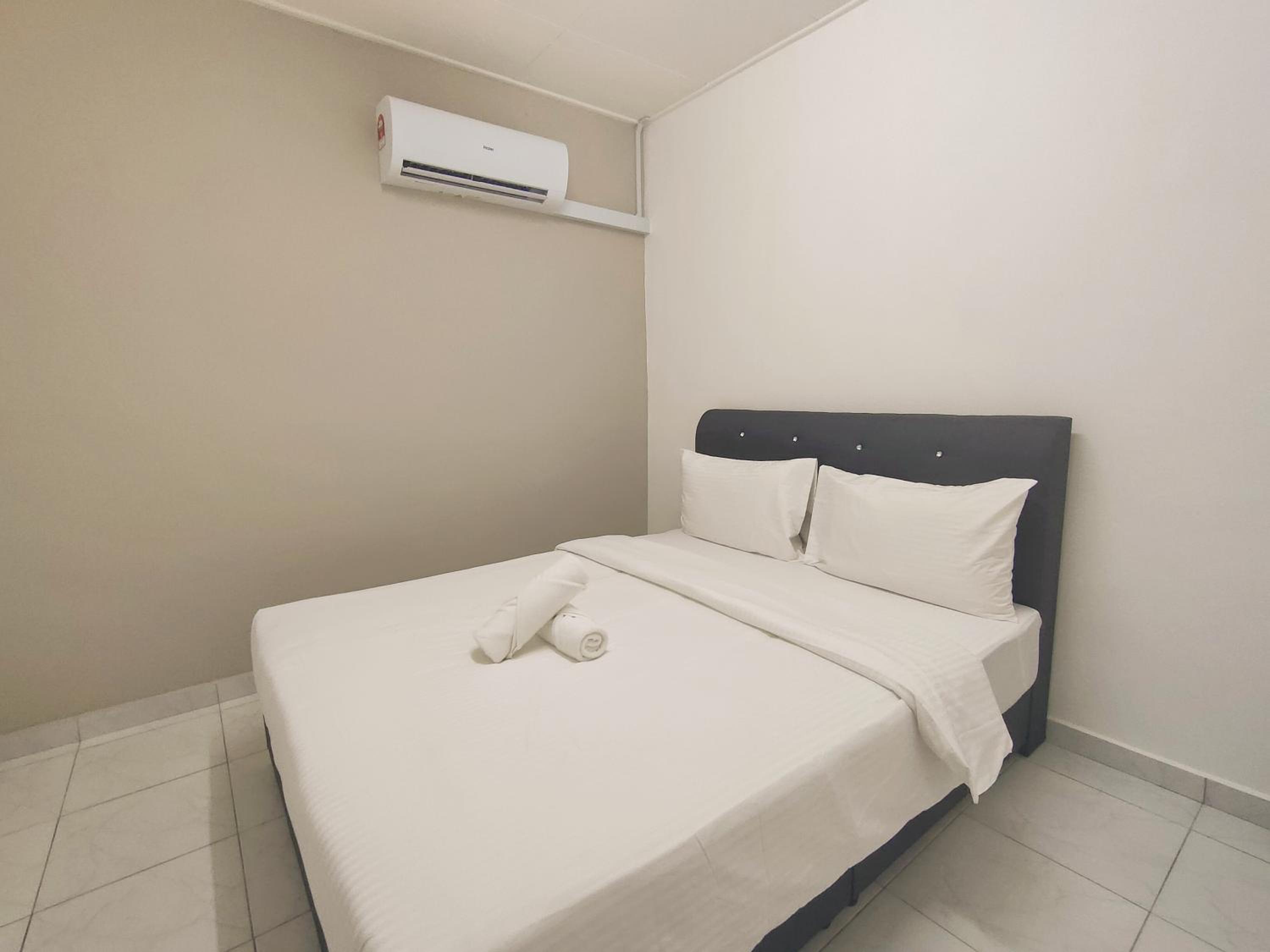 Molek Premium Suite 3R2B at Johor Bahru by Maco Home