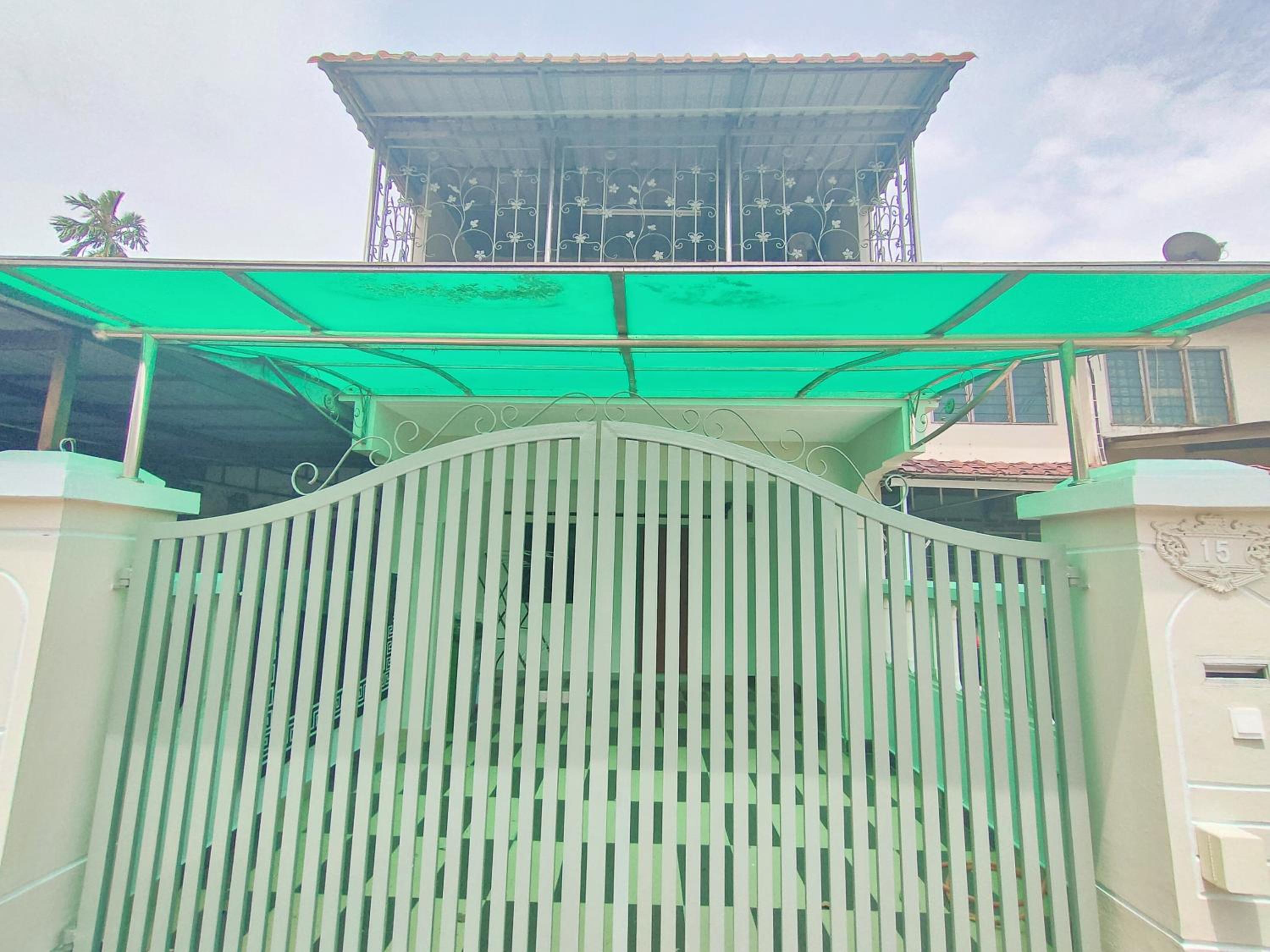 Molek Premium Suite 3R2B at Johor Bahru by Maco Home