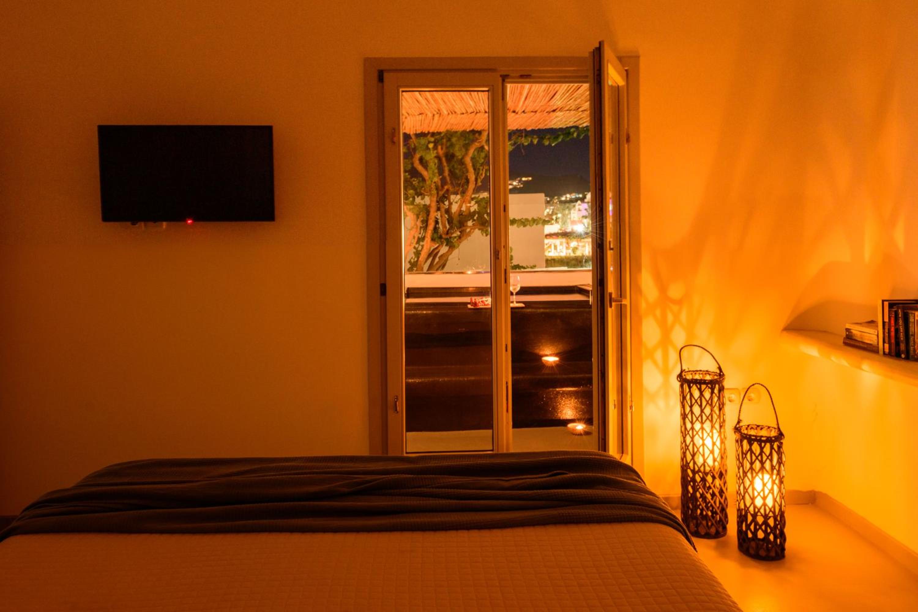 Sensia villa with Hot tub and Caldera View photo 3