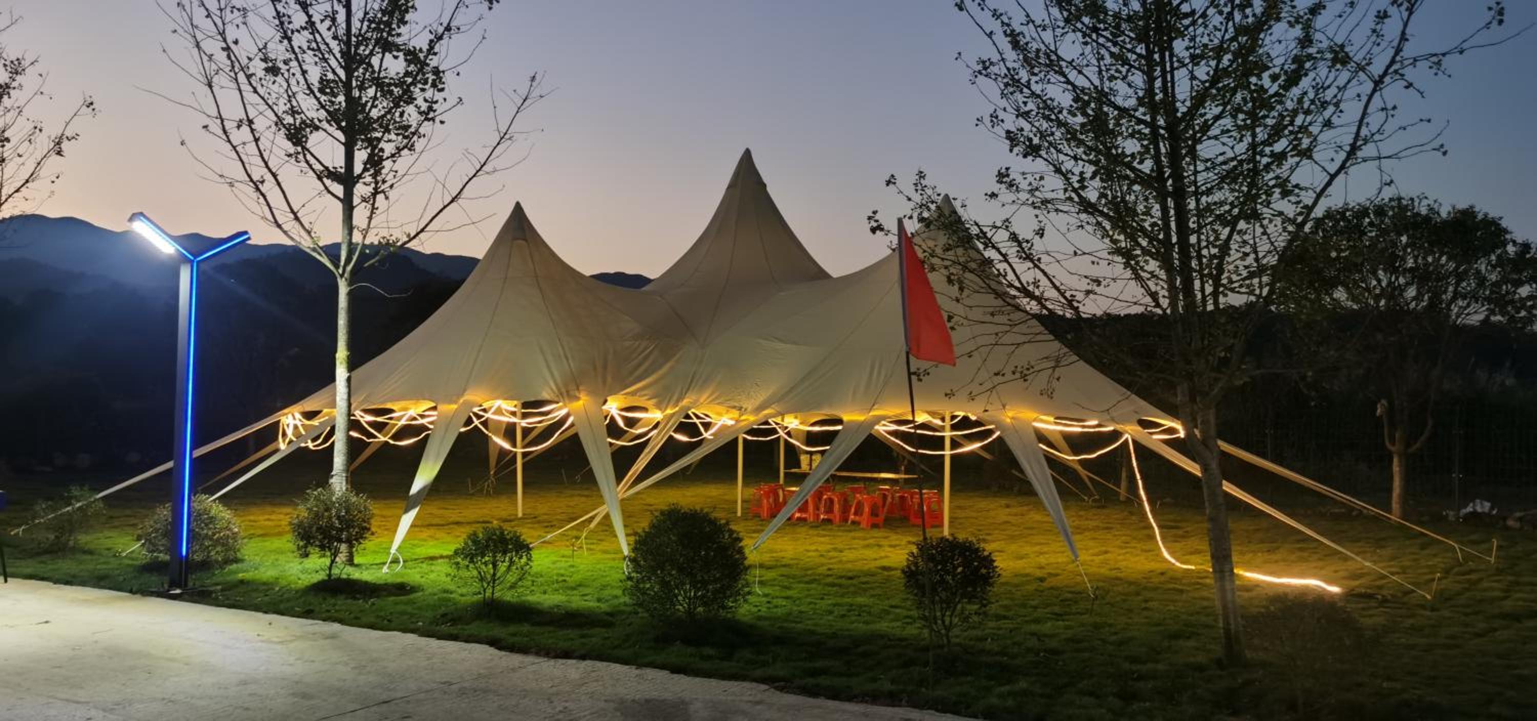 Zhangjiajie Cliff Flower RV Tent Hotel