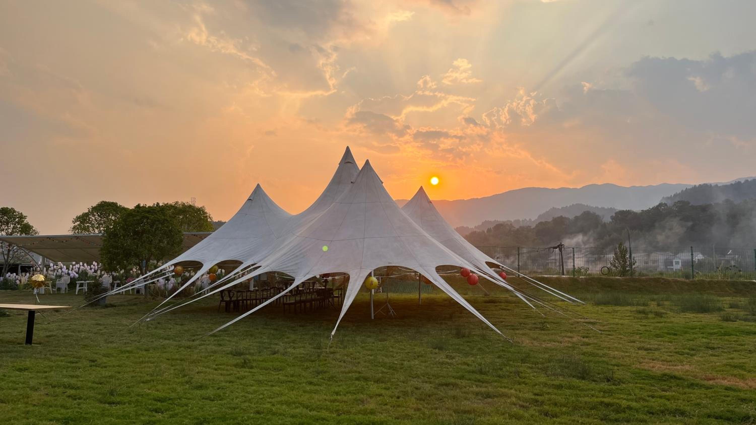 Zhangjiajie Cliff Flower RV Tent Hotel