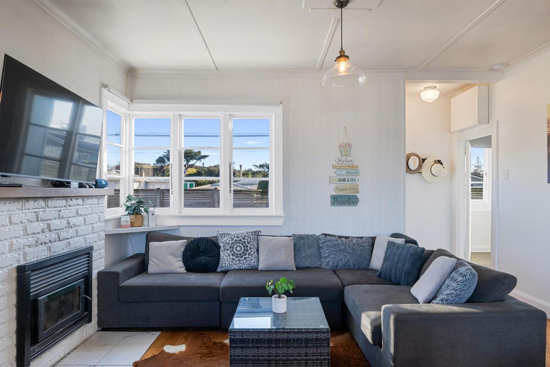 Ocean Breeze - Foxton Beach Holiday Home view 2