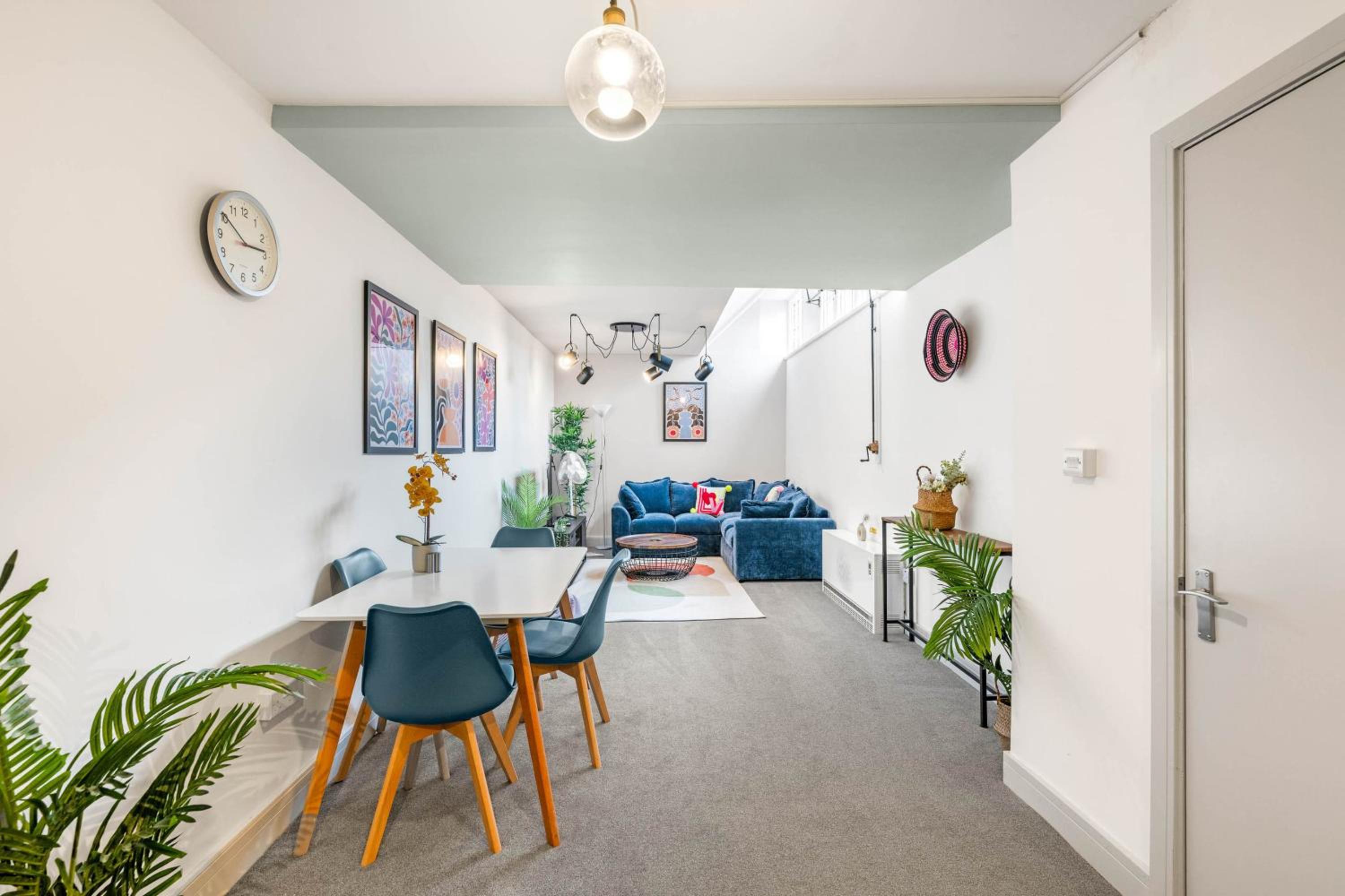 2 Bedroom Modern Living in The Old Bank House in Market Rasen view 4