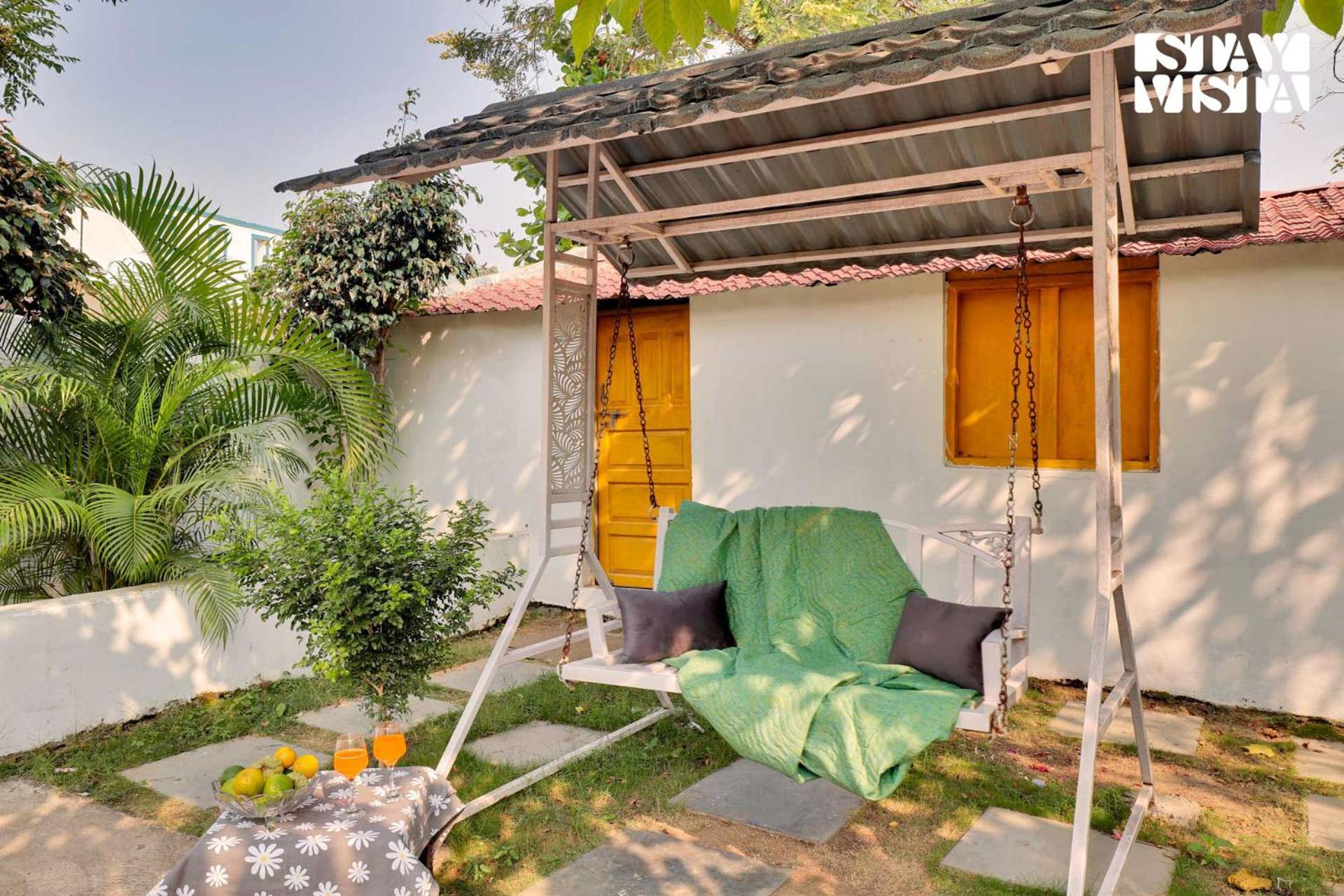 StayVista's Green Embrace - Villa in Bor Tiger Reserve with Swimming Pool, Rainshower, Terrace & Lawn view 4