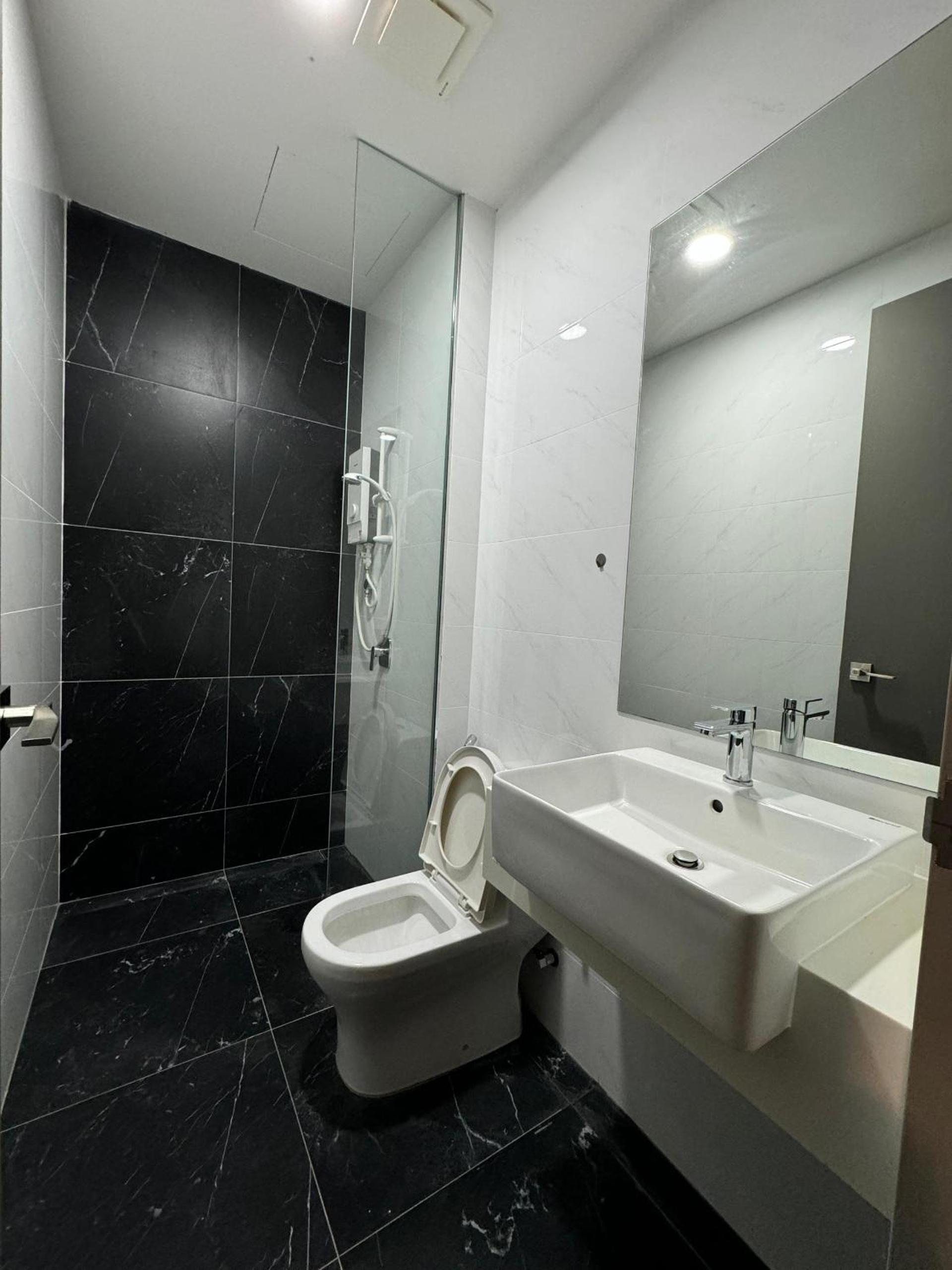 Cozy Comfort- Beacon Executives Suite photo 8