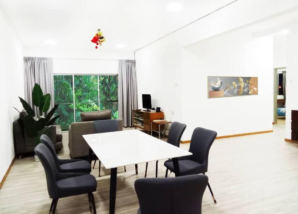 Quintet Cottage