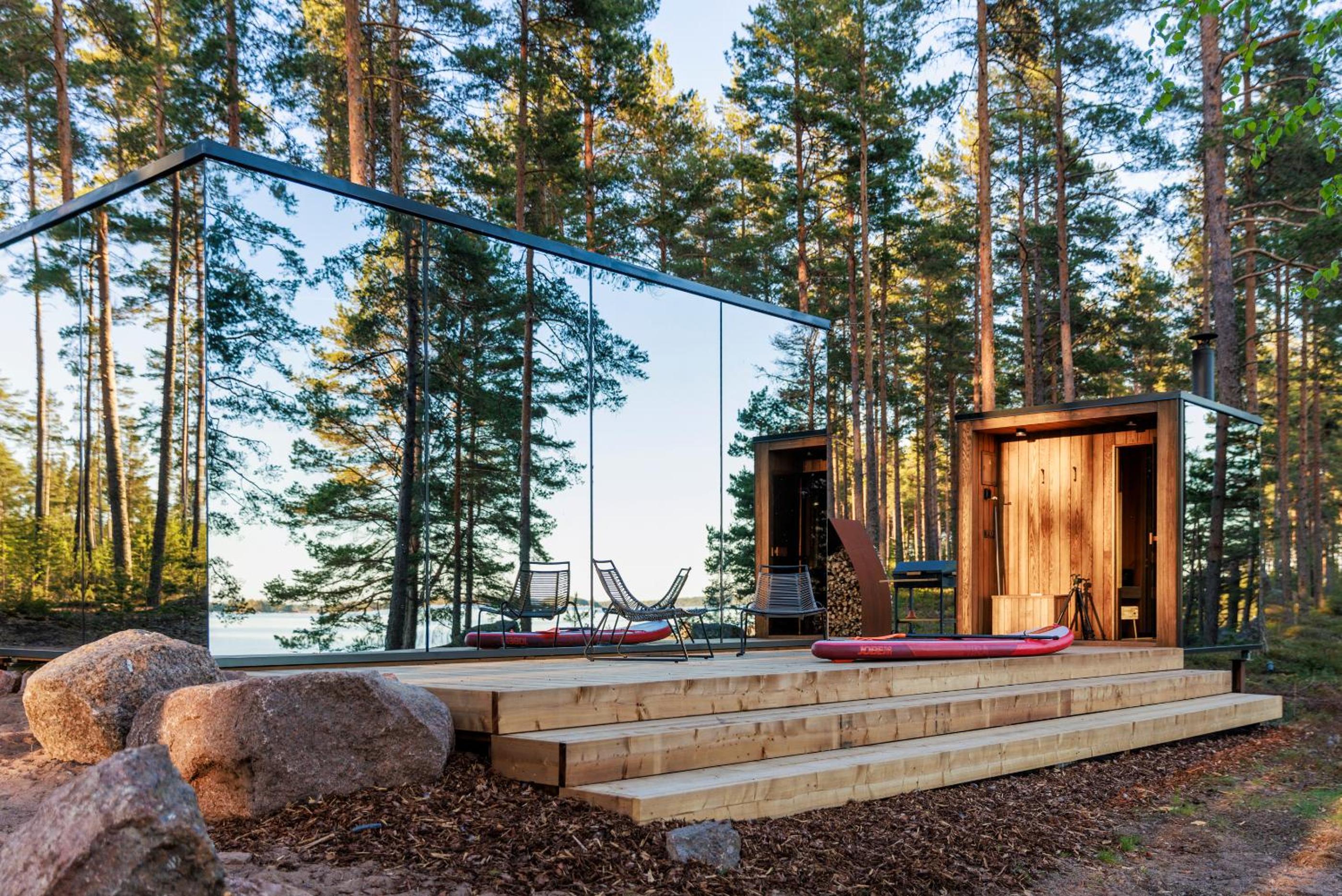 ÖÖD Mirror Houses at Versso