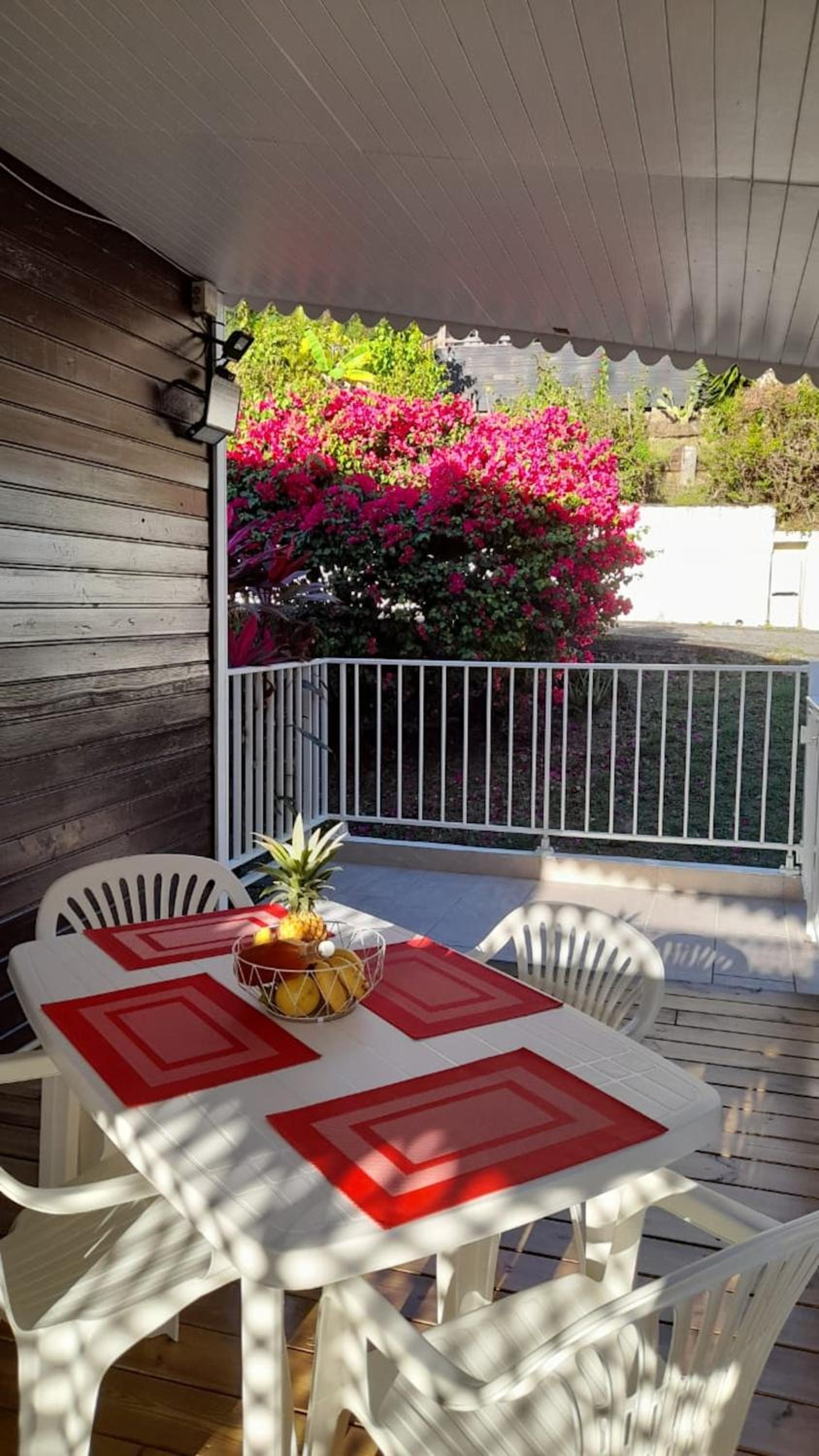 Bungalow charmant à Bouillante avec terrasse privée view 5