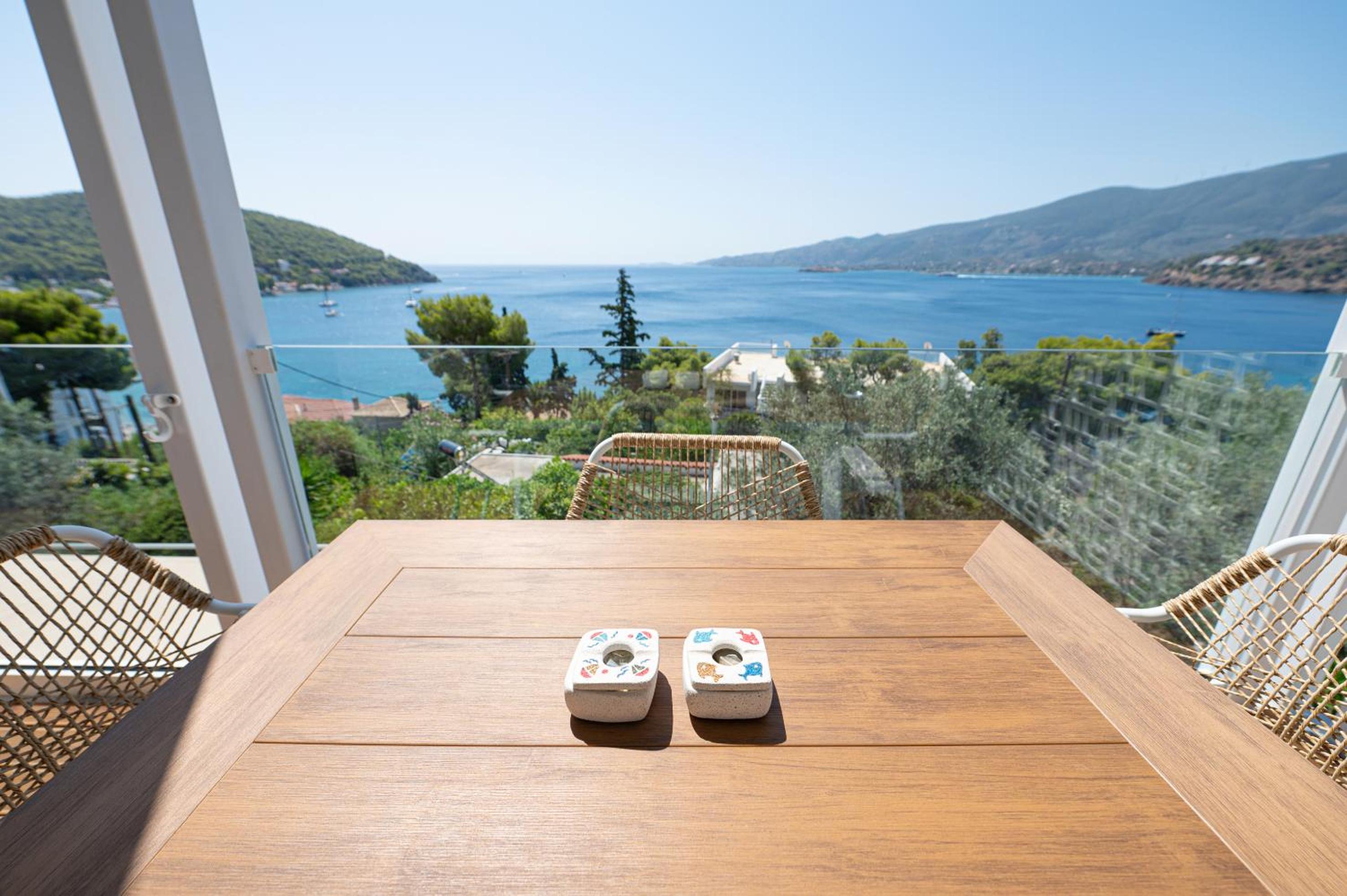 SEMIRAMIS Luxury Apartments