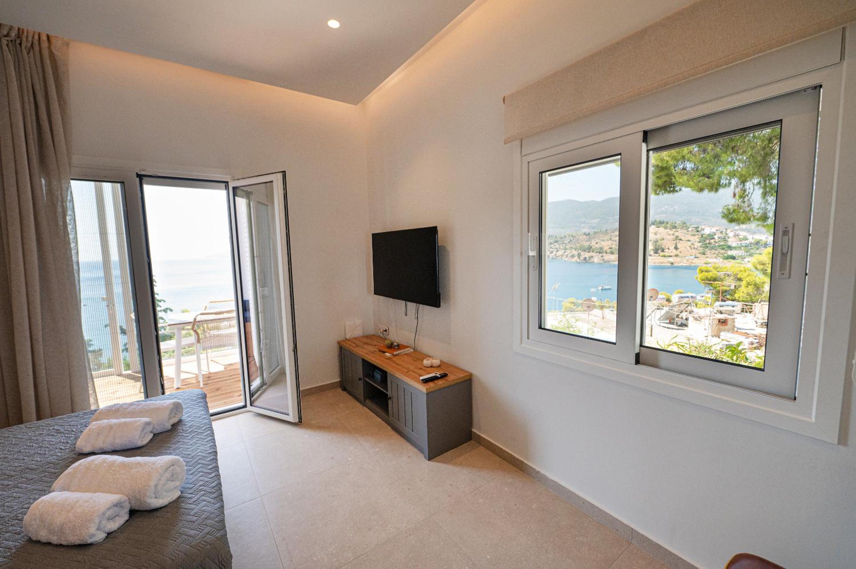 SEMIRAMIS Luxury Apartments