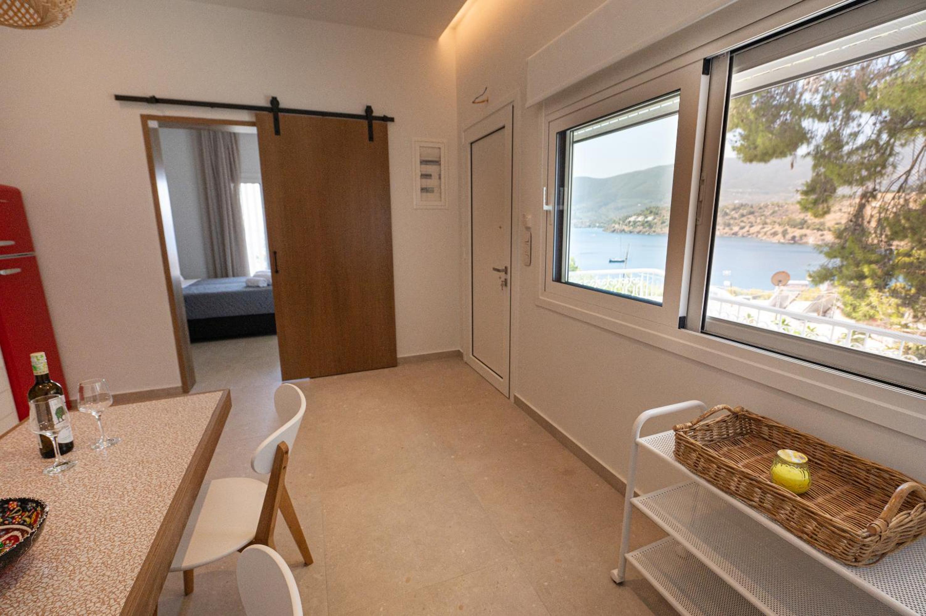 SEMIRAMIS Luxury Apartments