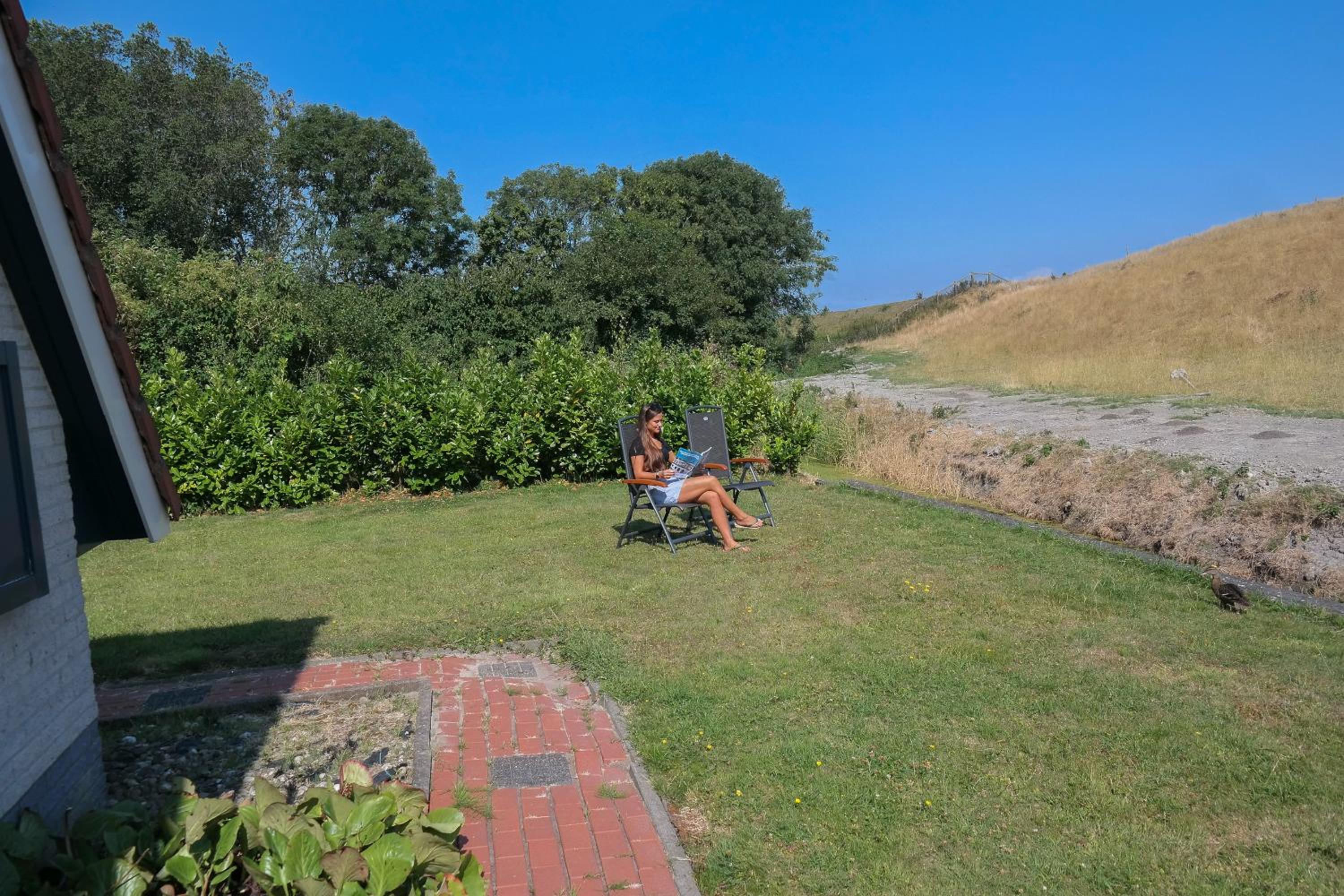 Dike House Affordable 6-Person Holiday Home Near the Sea Dike view 2
