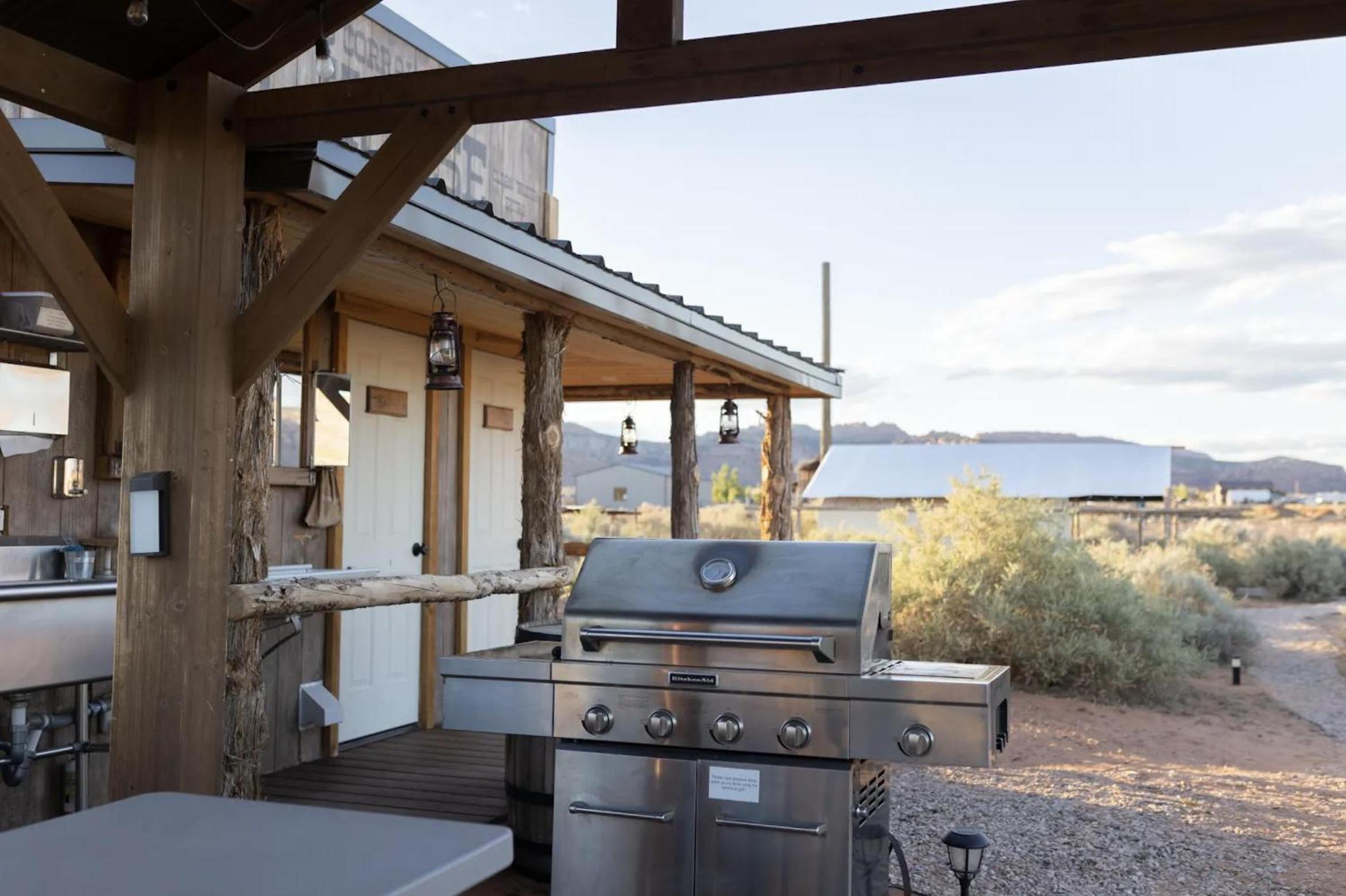 Glamp Tent b w Zion & Bryce Outdoor Shower & Wifi view 2