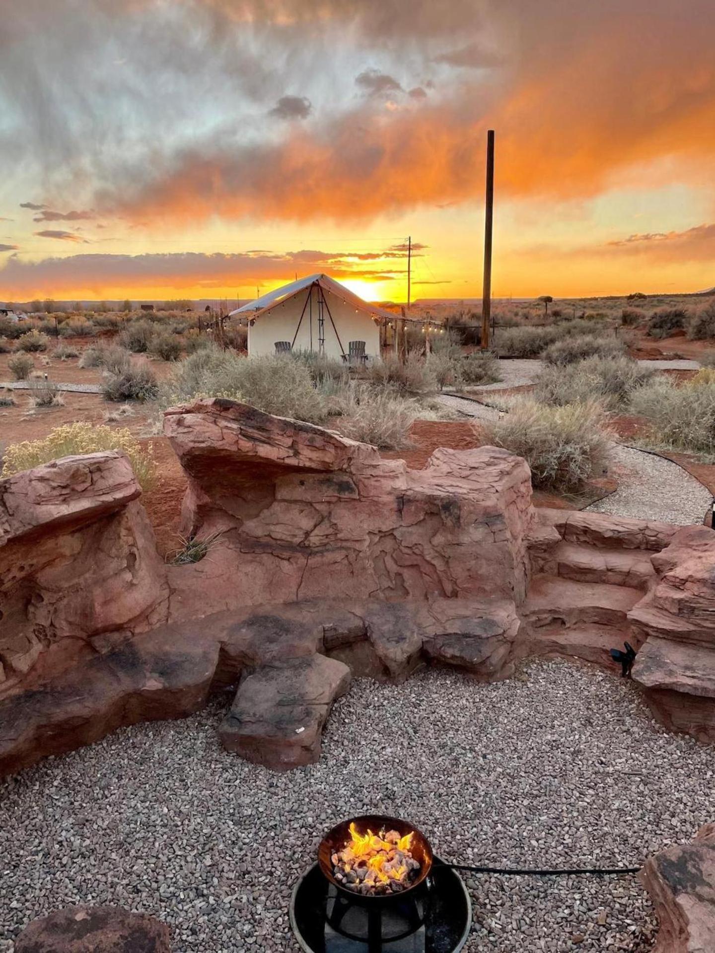 Glamp Tent b w Zion & Bryce Outdoor Shower & Wifi view 4