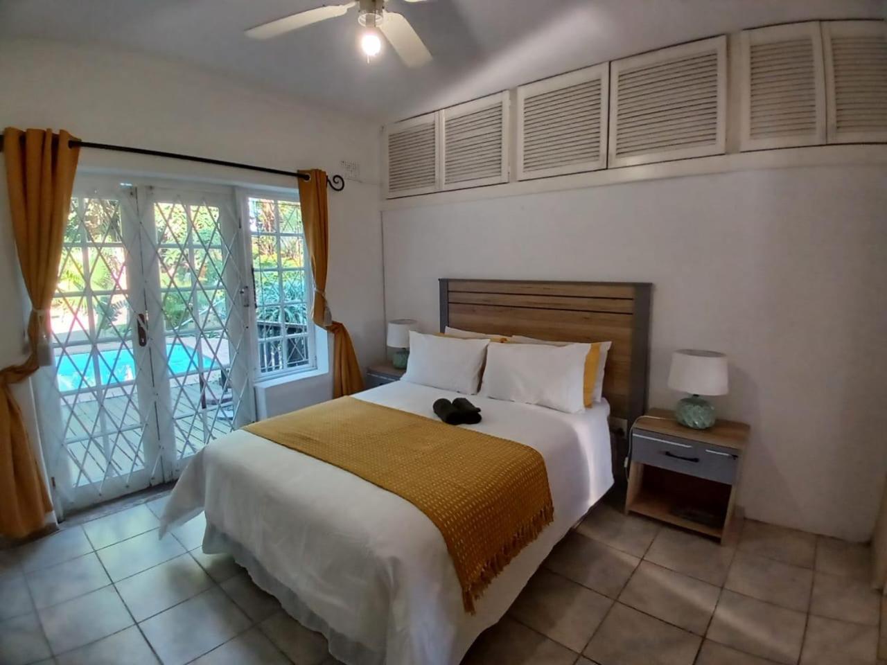 Cozy Margate Retreat family home with 2 Bedrooms view 4