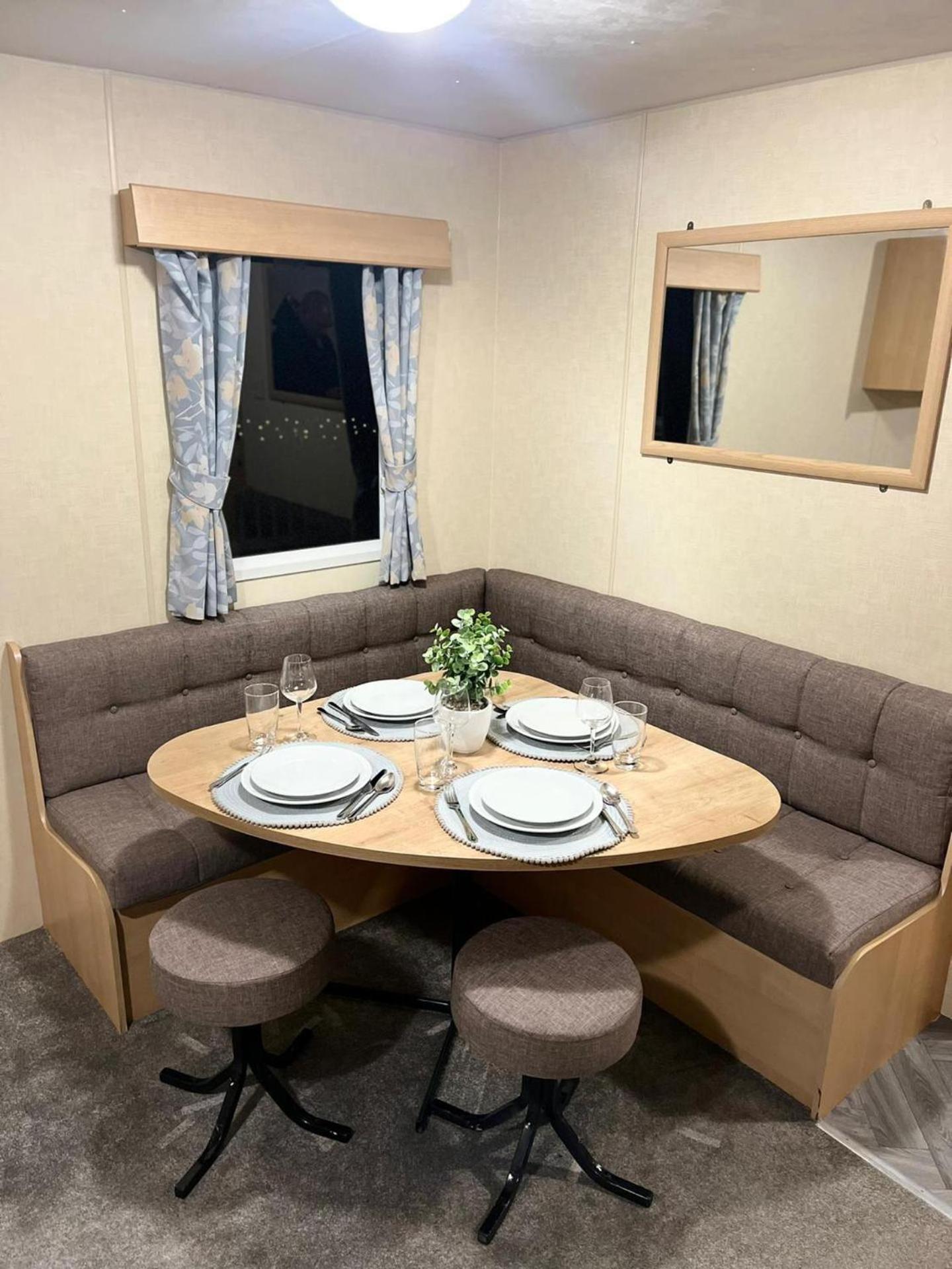 3 Bedroom Caravan - Sleeps 8 - Parking Wifi Pool