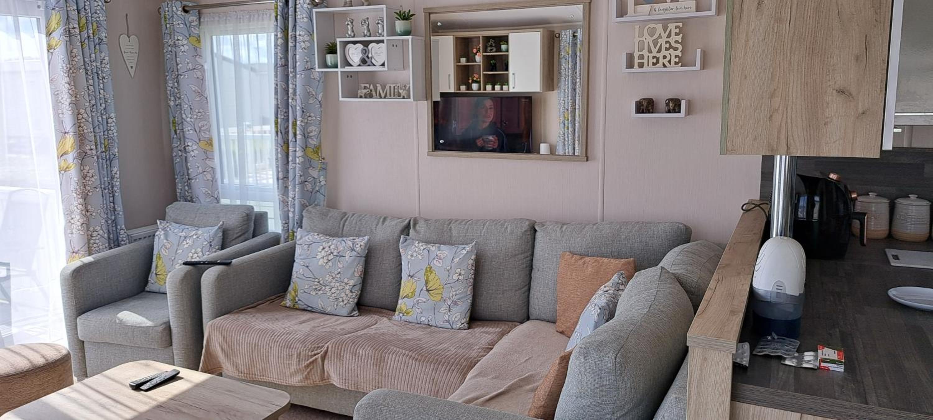 Beautiful 3-Bed Lodge in kent view 4