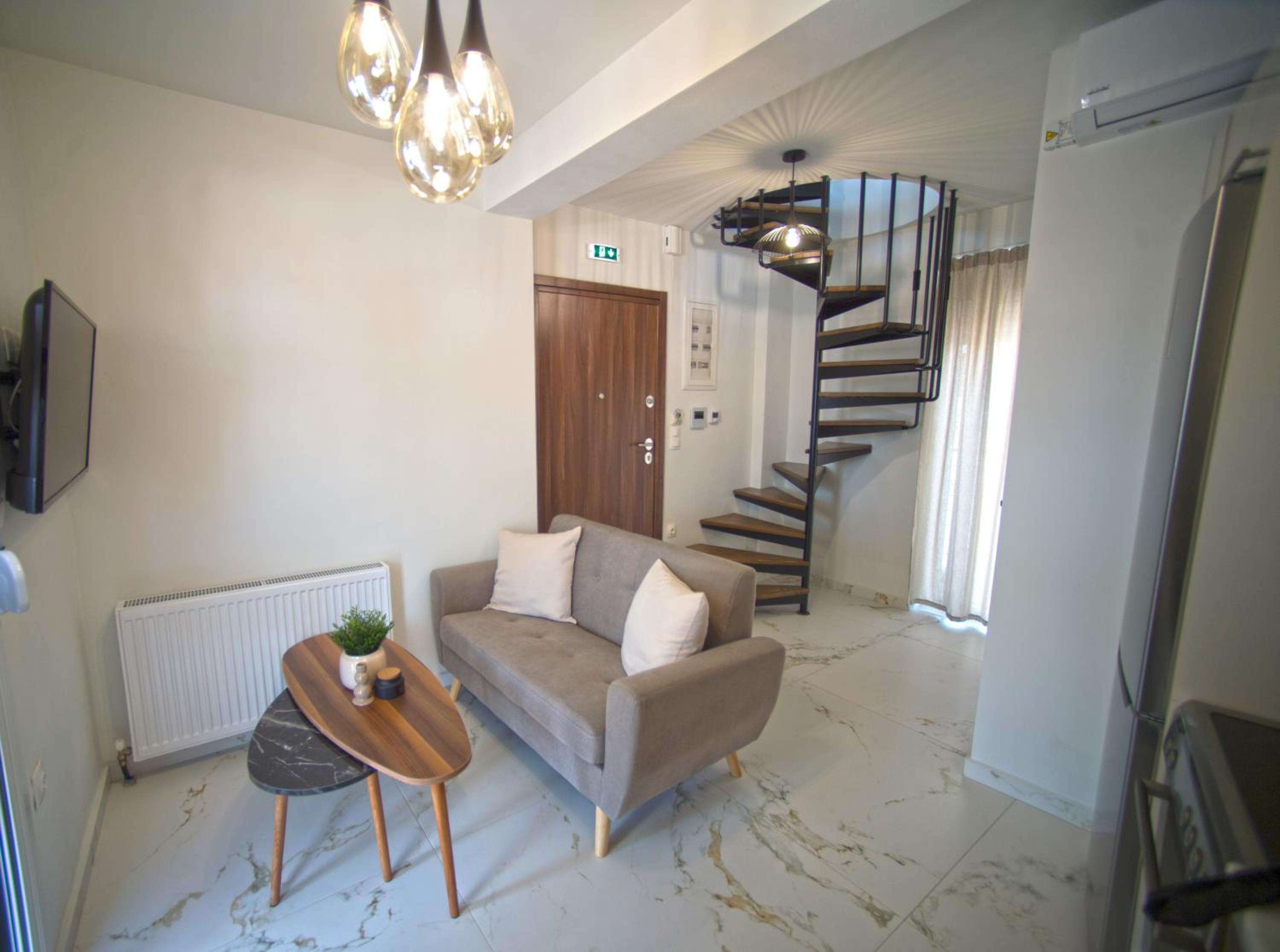 Q Apartments Private Parking view 4