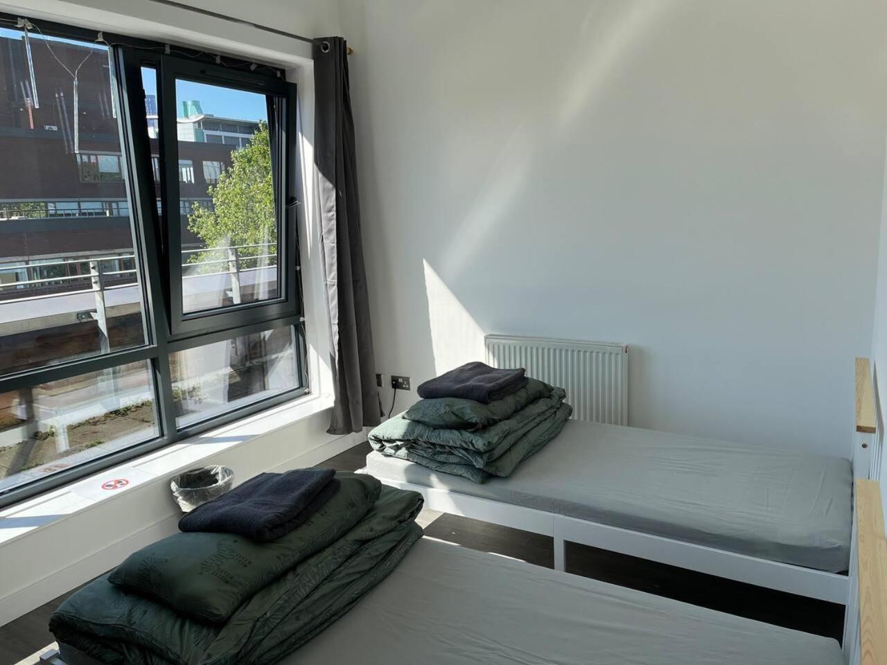 2-Bed Apartment Sleeps 5 - Free Parking - Balcony view 2