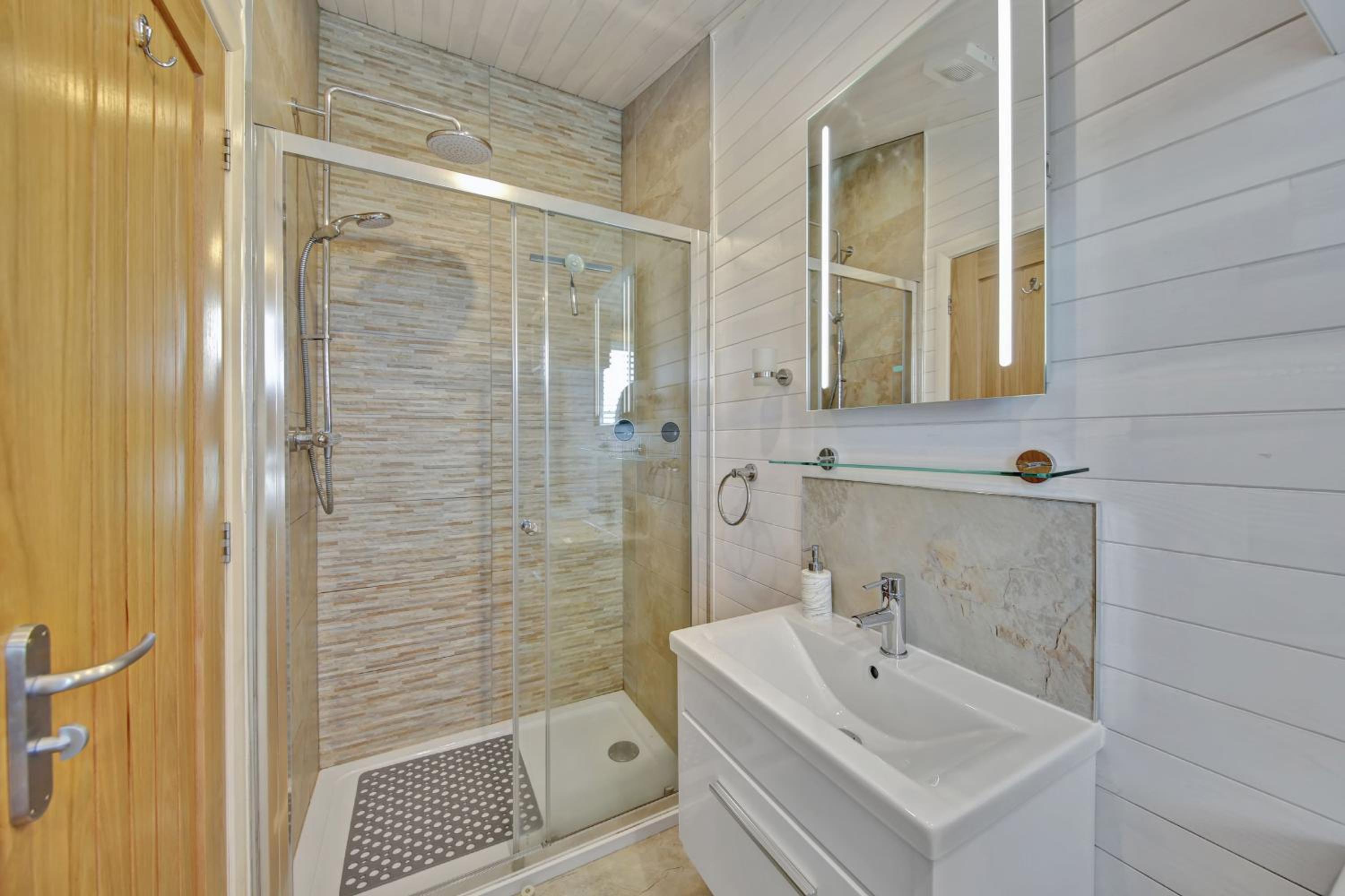 Host & Stay - Mahonia Lodge