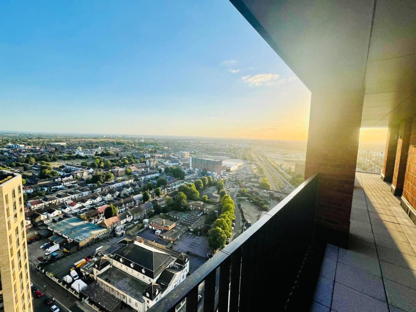 Healum Retreat - 3BR Apartment Southall