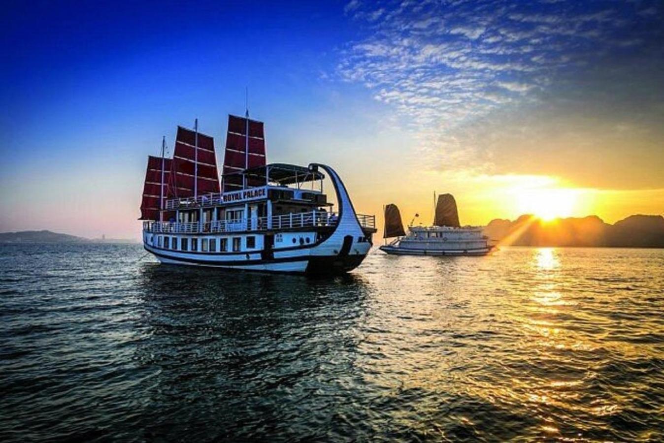 Royal Palace Cruise