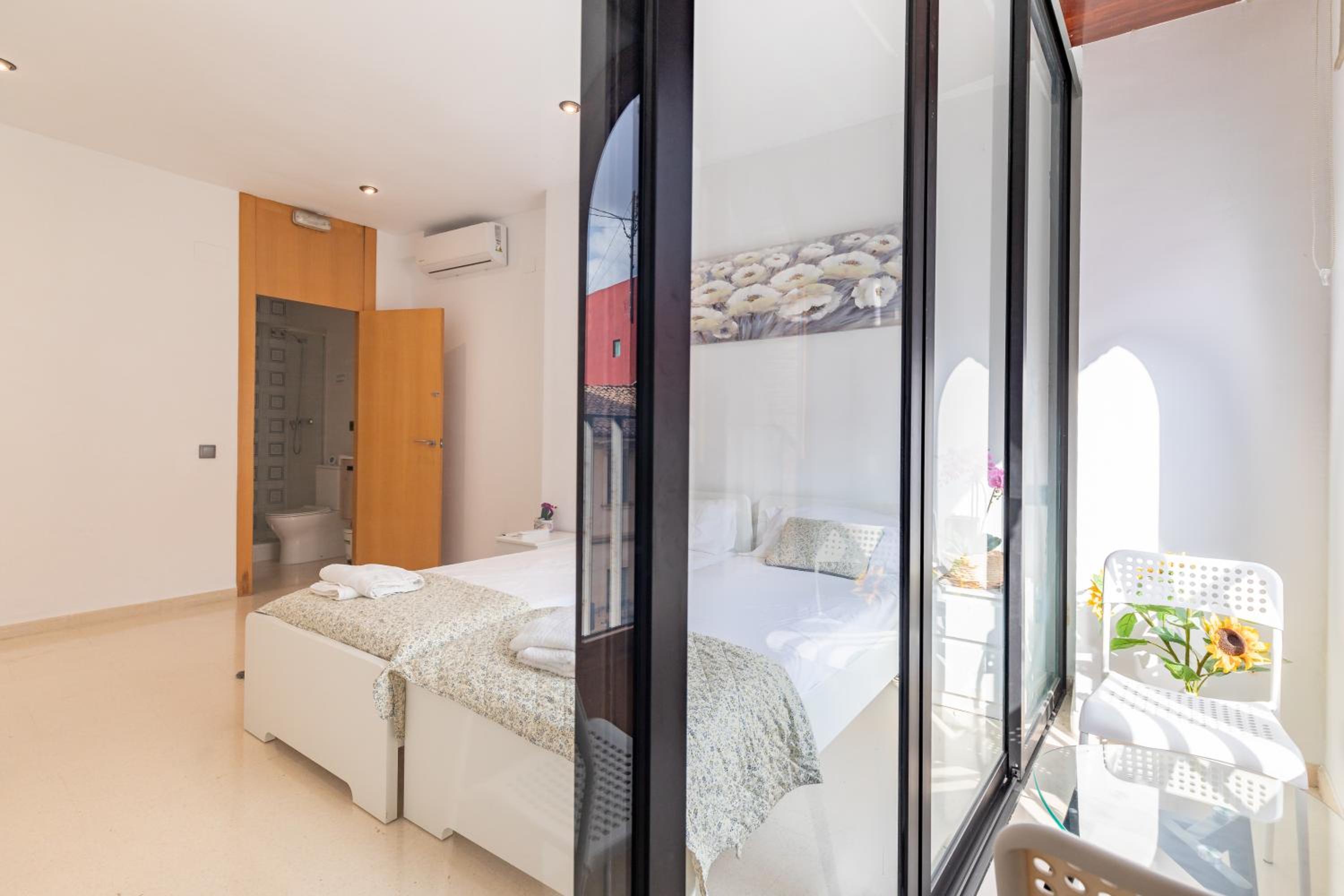 Aparthotel Mediterráneo by NeoHotels-Centro 8 min by Metro