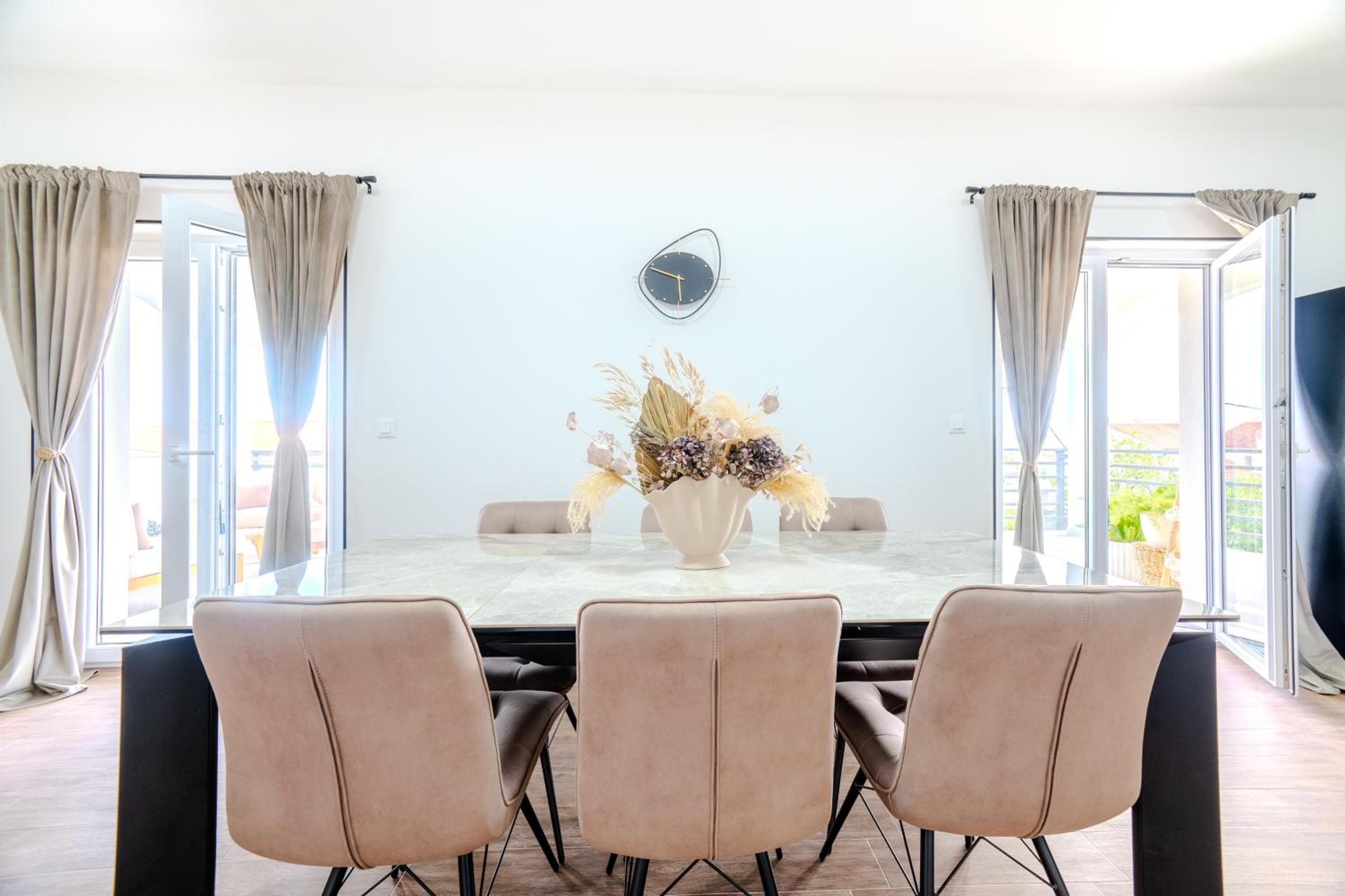 Luxury apt near beach w big terrace and sea view photo 5