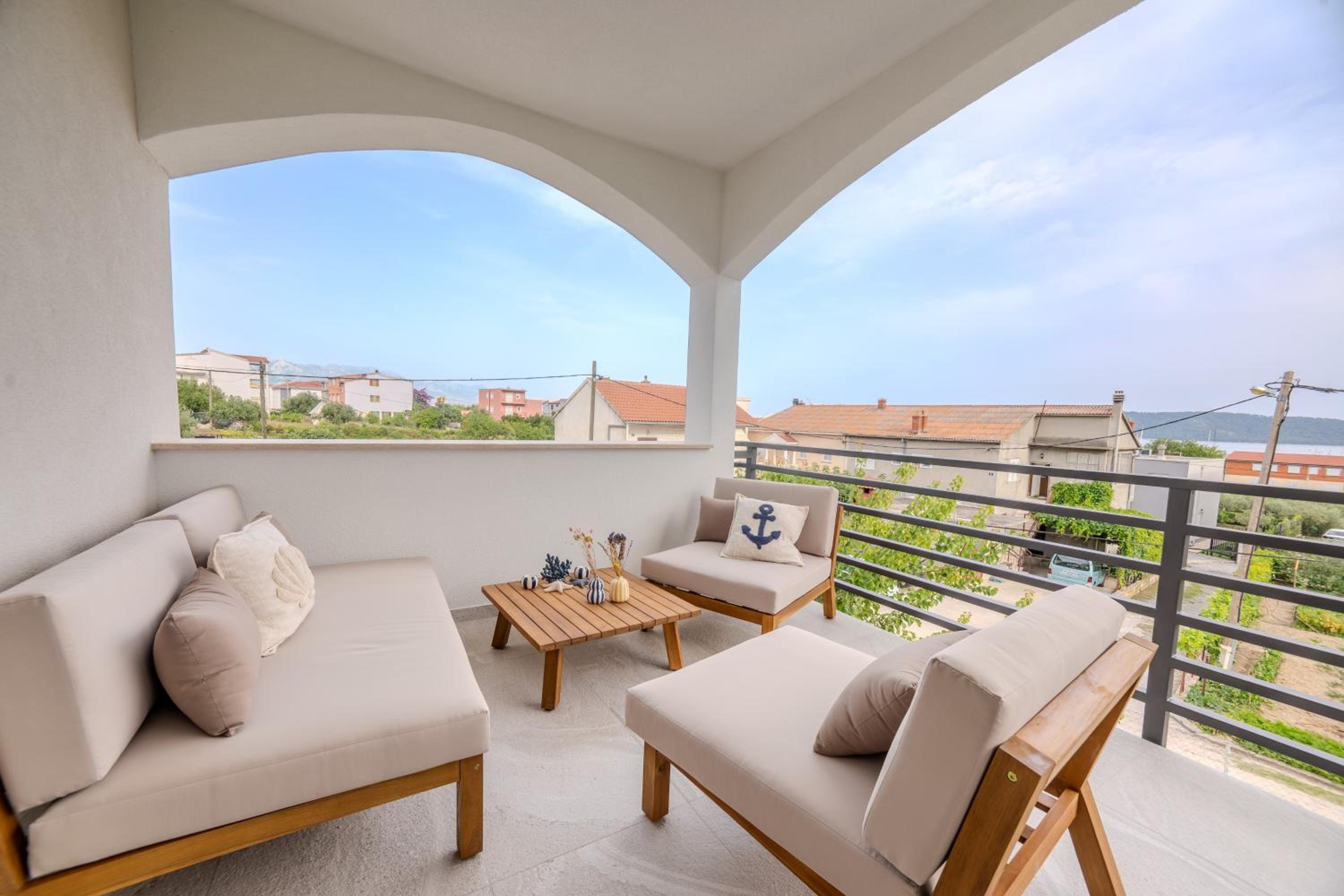 Luxury apt near beach w big terrace and sea view photo 3